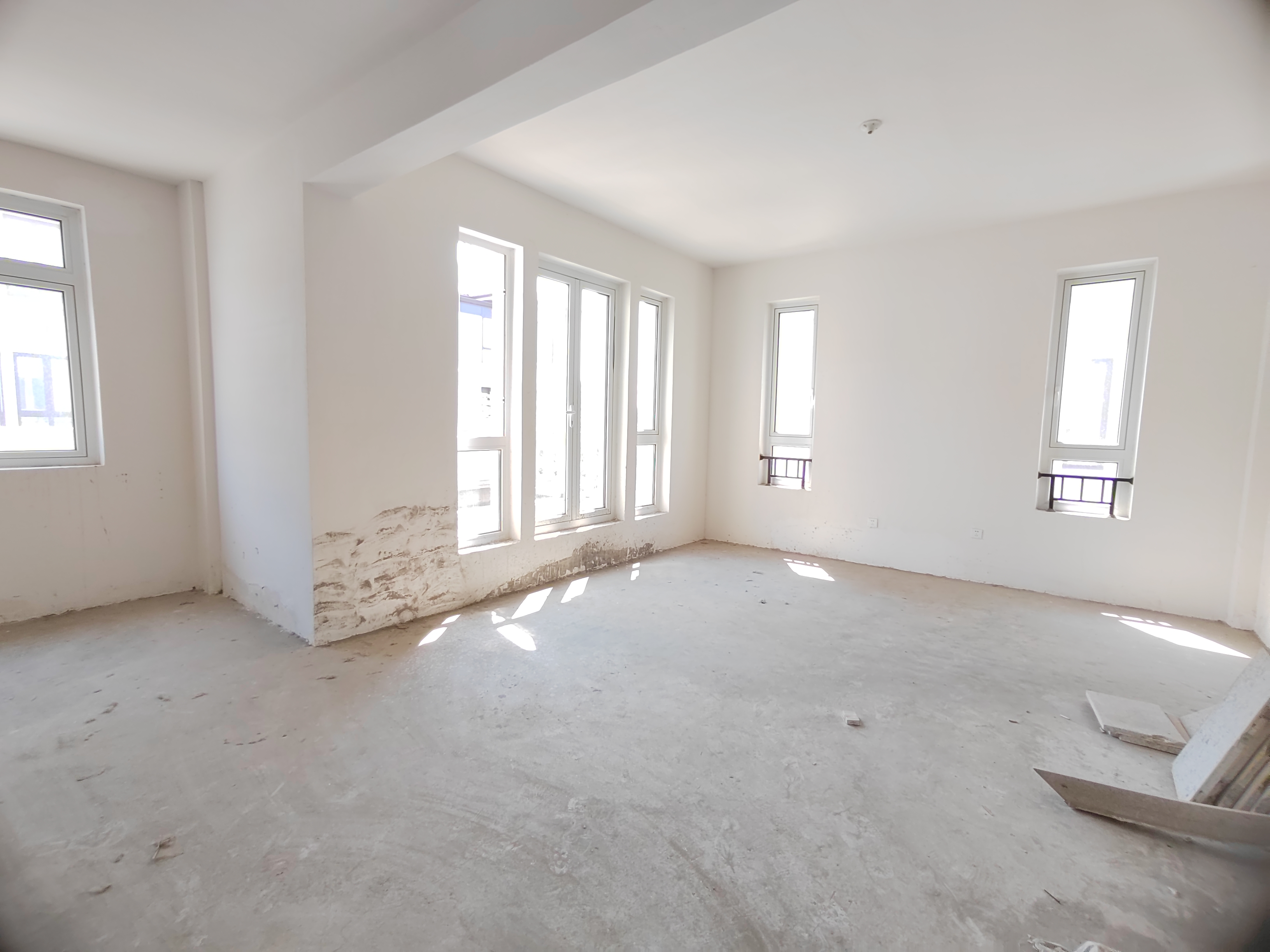 顺发御园 4室2厅3卫 370m&sup2;