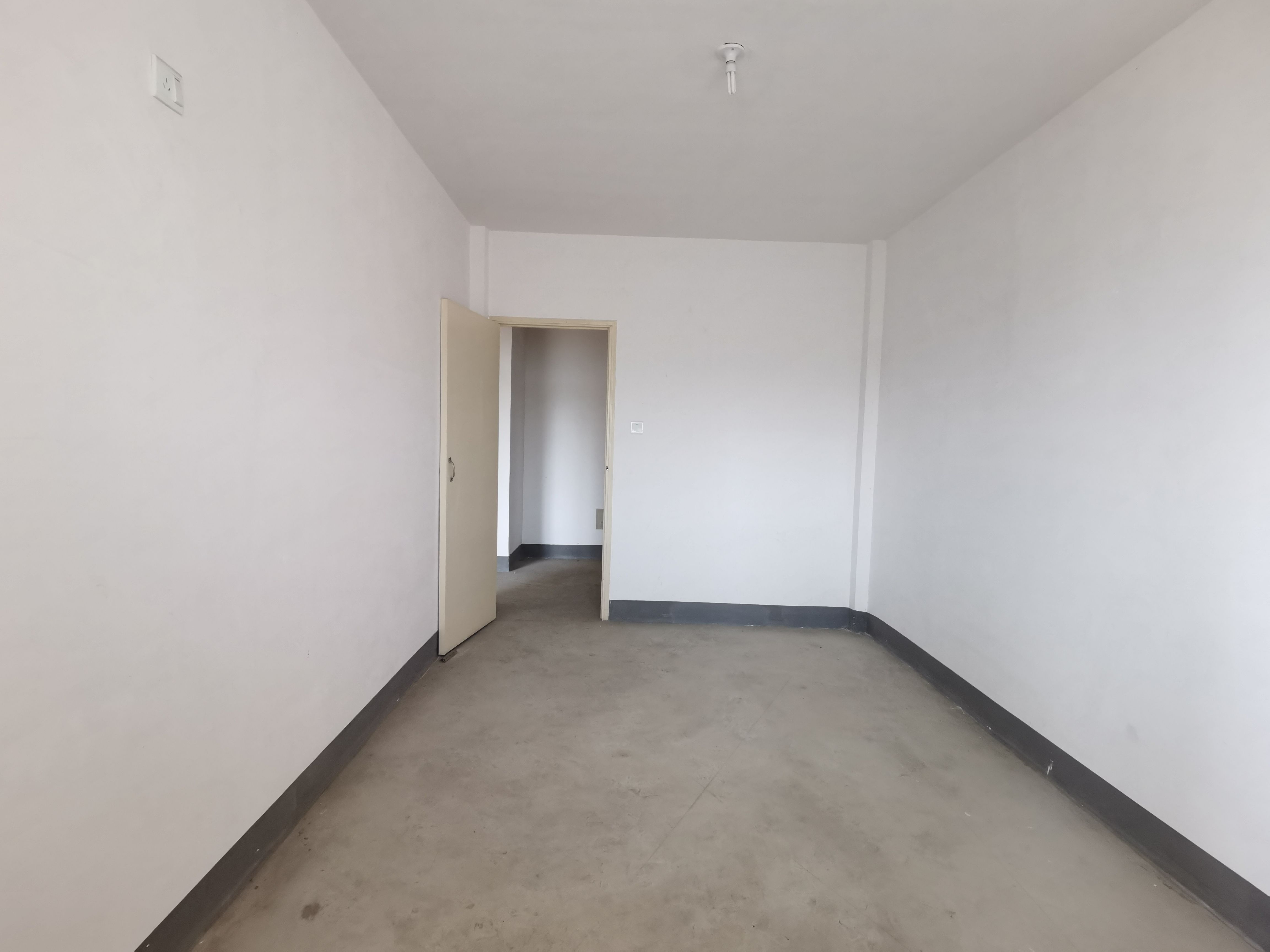 世伦佳苑 3室2厅1卫 130m&sup2;