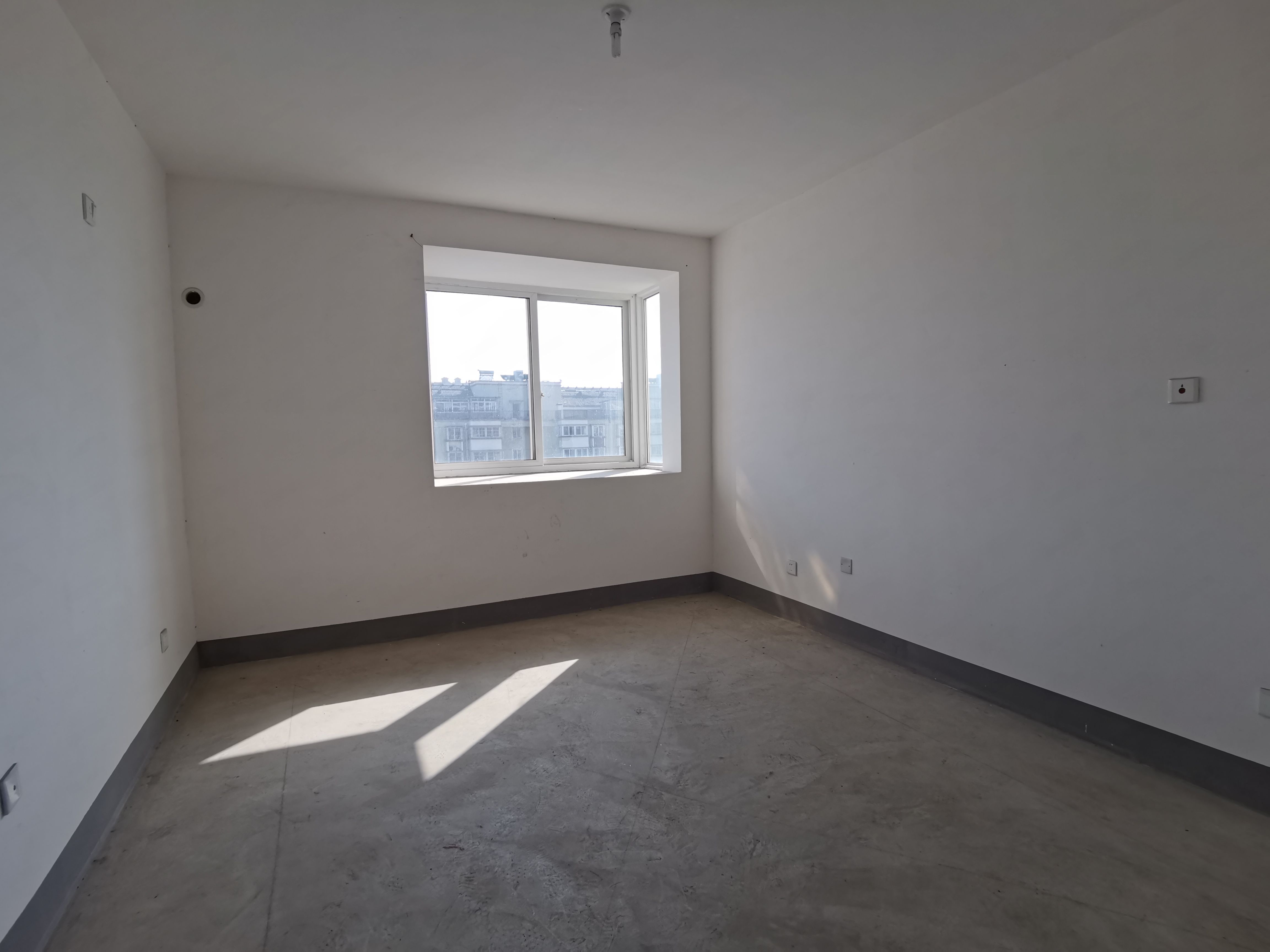 世伦佳苑 3室2厅1卫 130m&sup2;