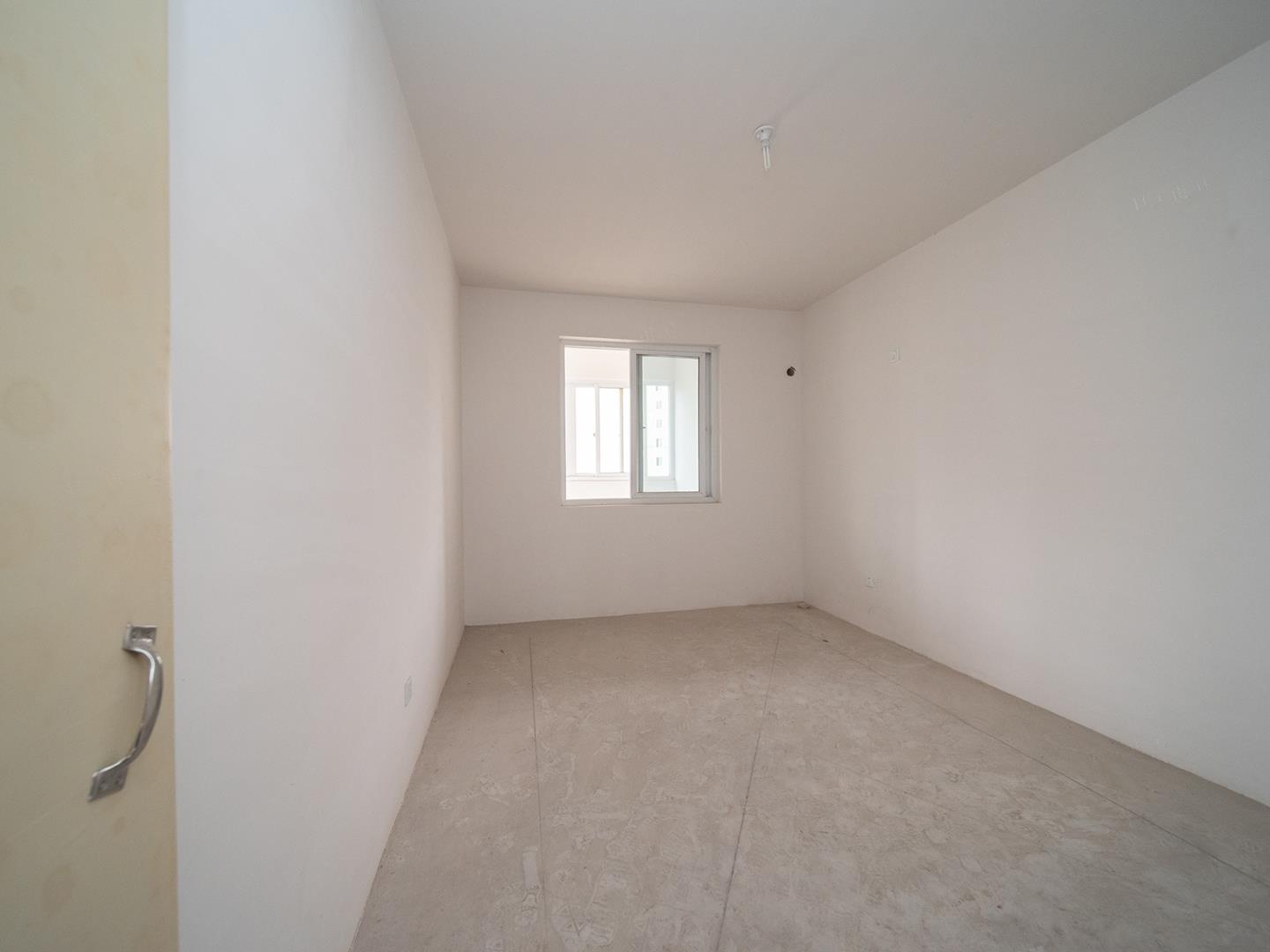 幸福人家 4室1厅1卫 141m&sup2;