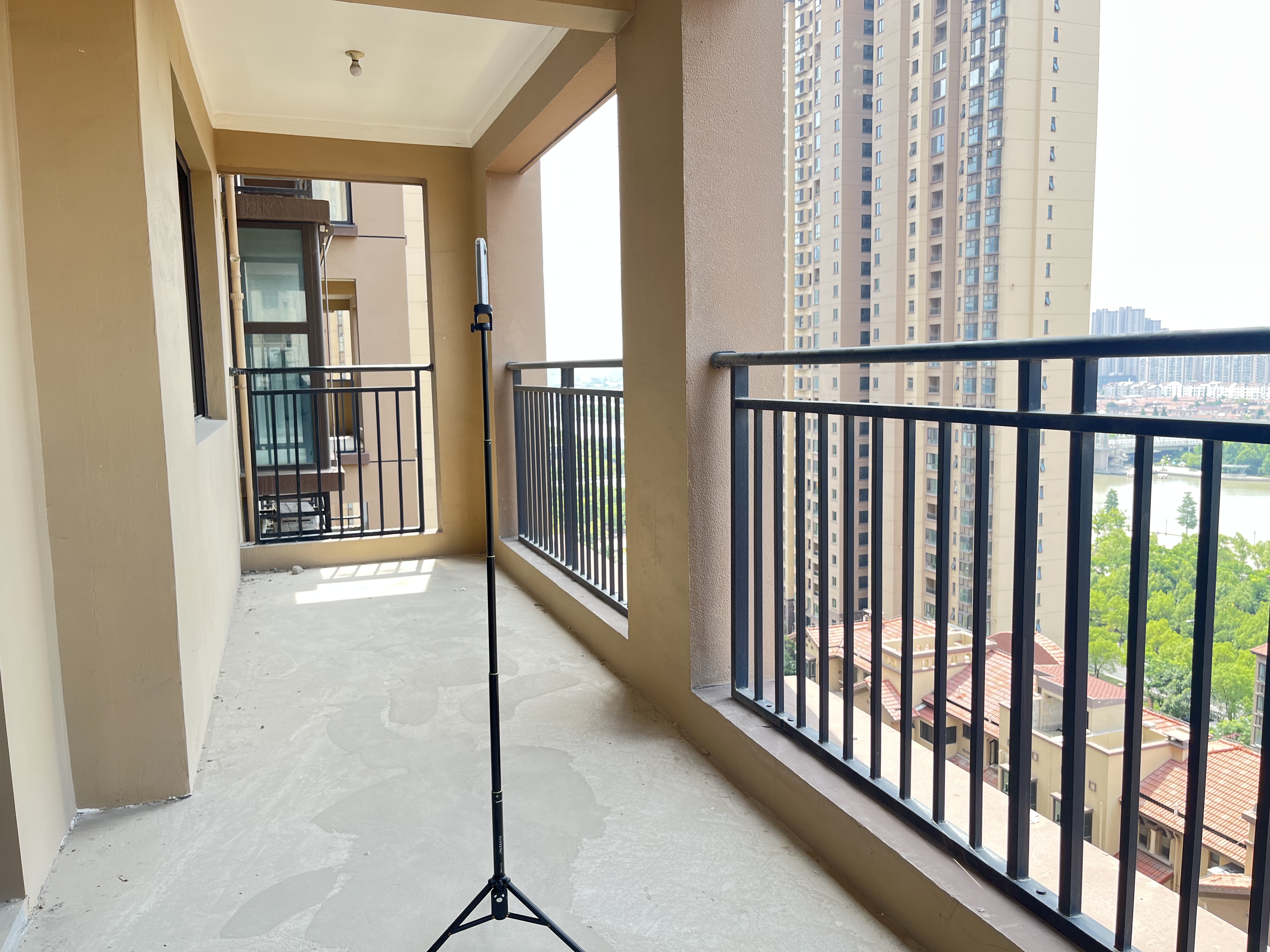 华强城 3室2厅2卫 121.43m&sup2;