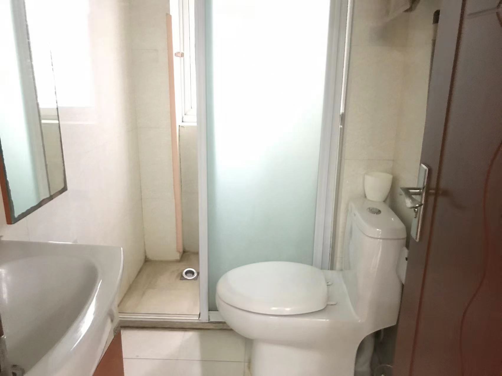 华威园 2室1厅1卫 63.8m&sup2;