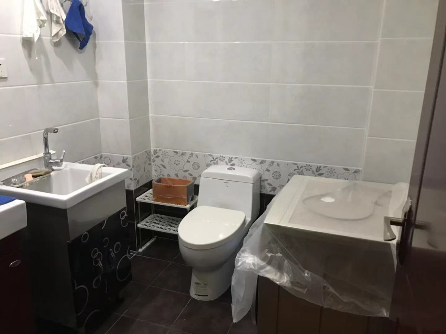 濠西园华迪小区 3室2厅2卫 133.2m&sup2;