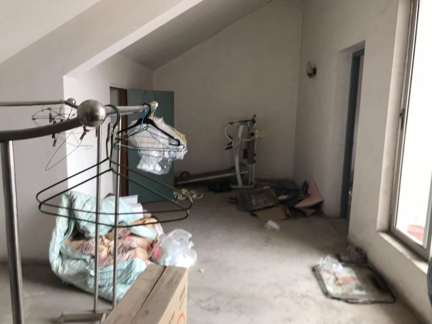 金桥园 3室2厅1卫 118m²