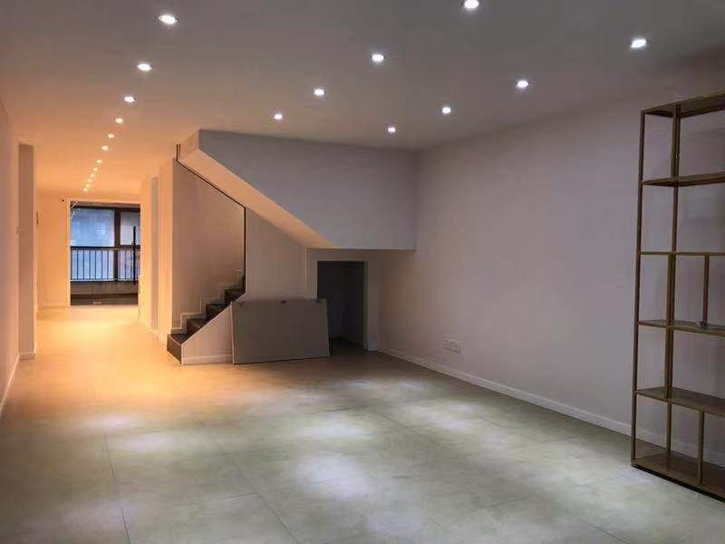 恒隆国际 2室1厅1卫 69m&sup2;