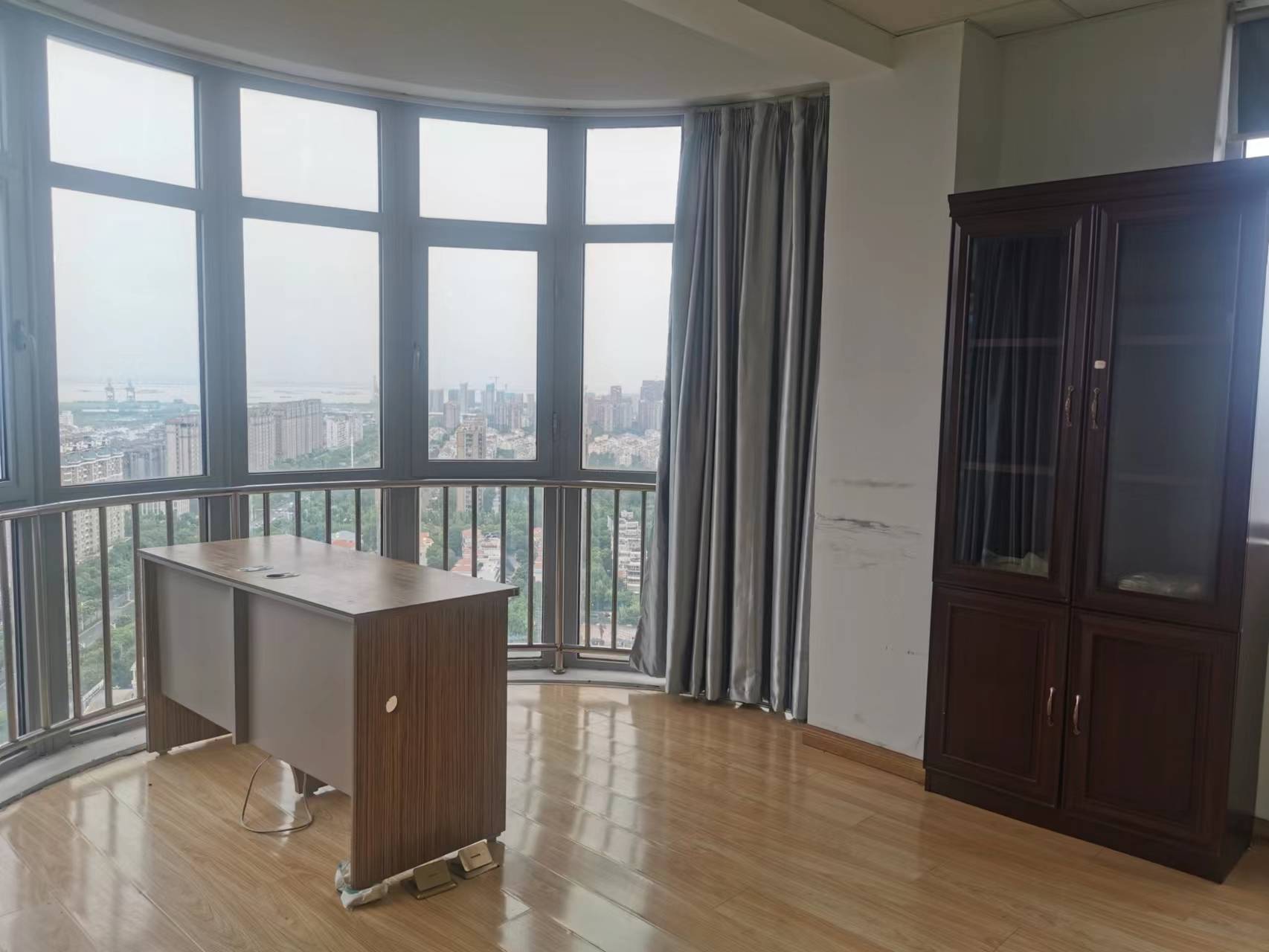 鑫乾国际广场 1室1厅1卫 159.71m&sup2;