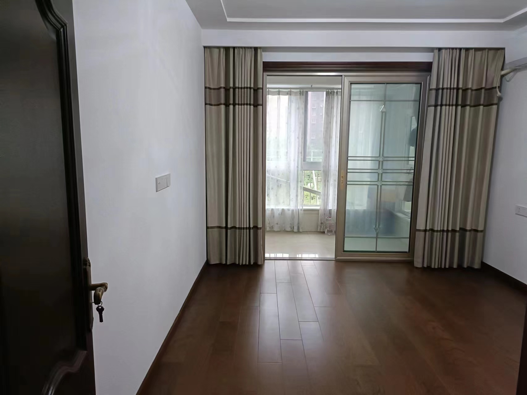 龙湖佳苑 3室2厅1卫 135m&sup2;