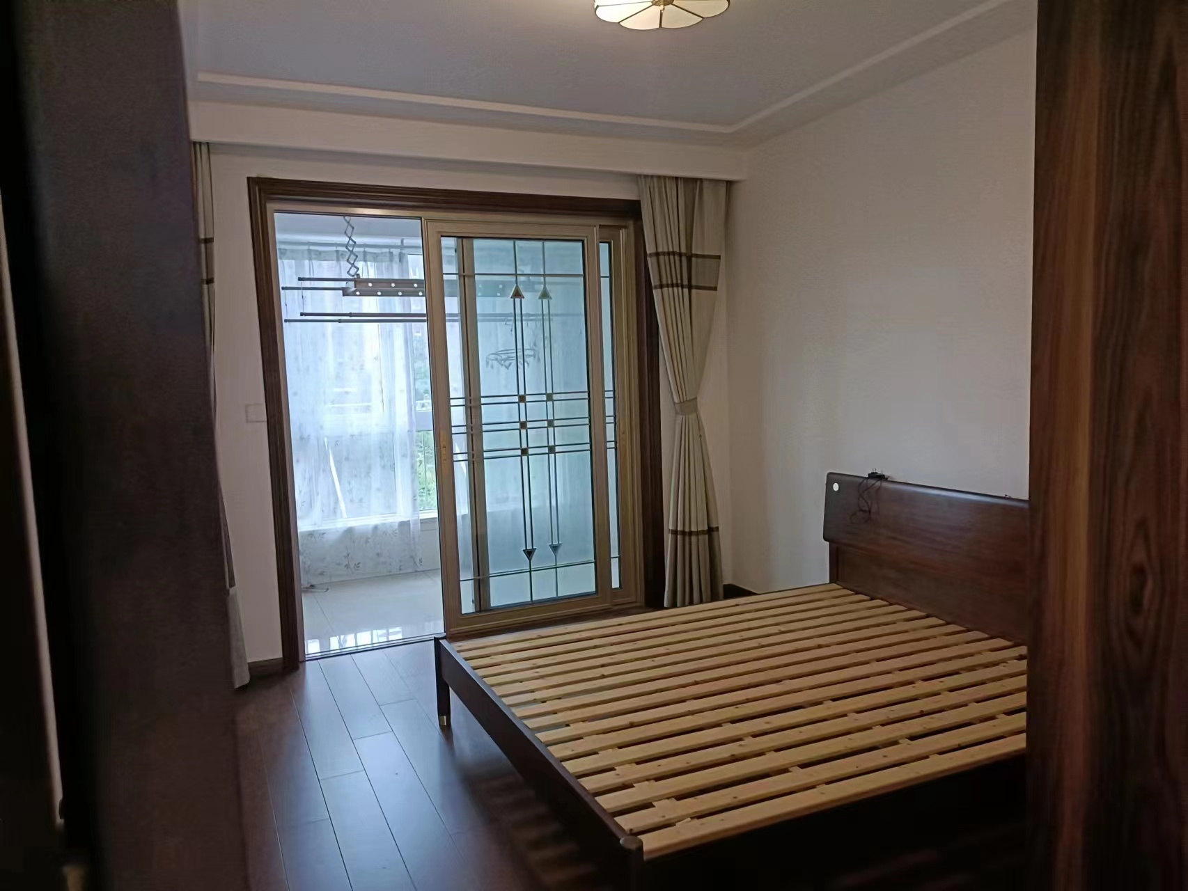 龙湖佳苑 3室2厅1卫 135m&sup2;