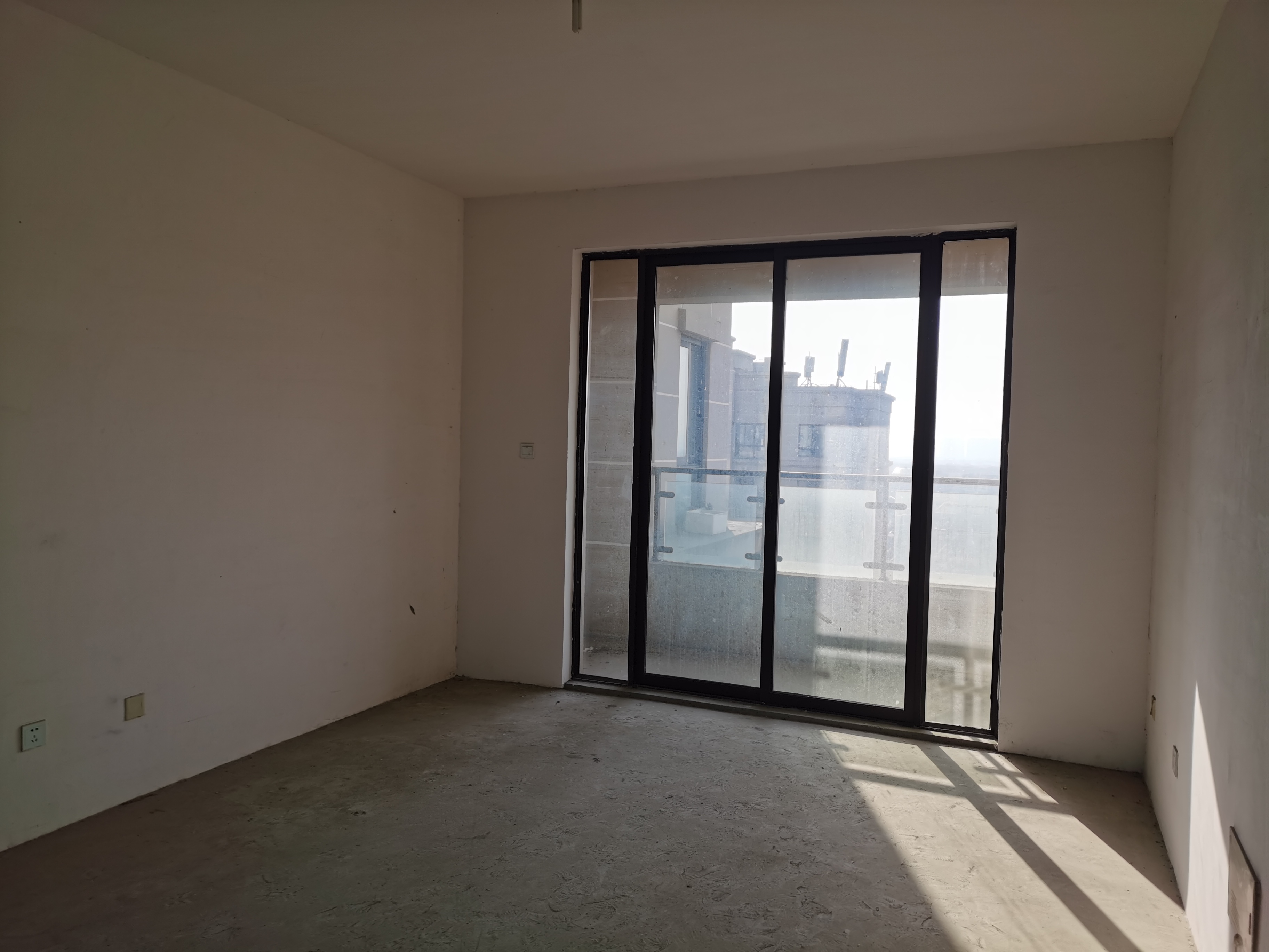 罗福宫 3室2厅1卫 121.36m&sup2;