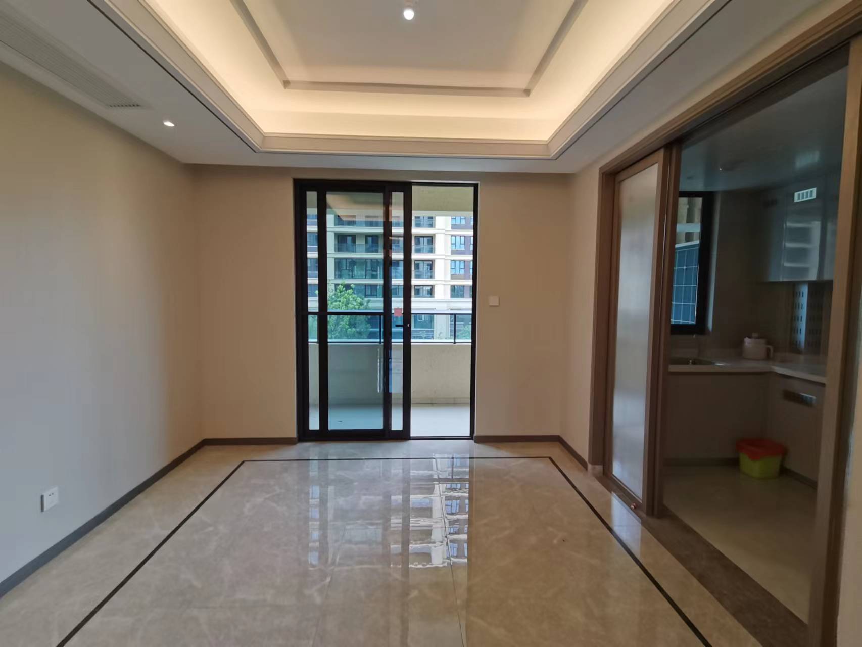 绿城&middot;诚园 4室2厅2卫 158m&sup2;