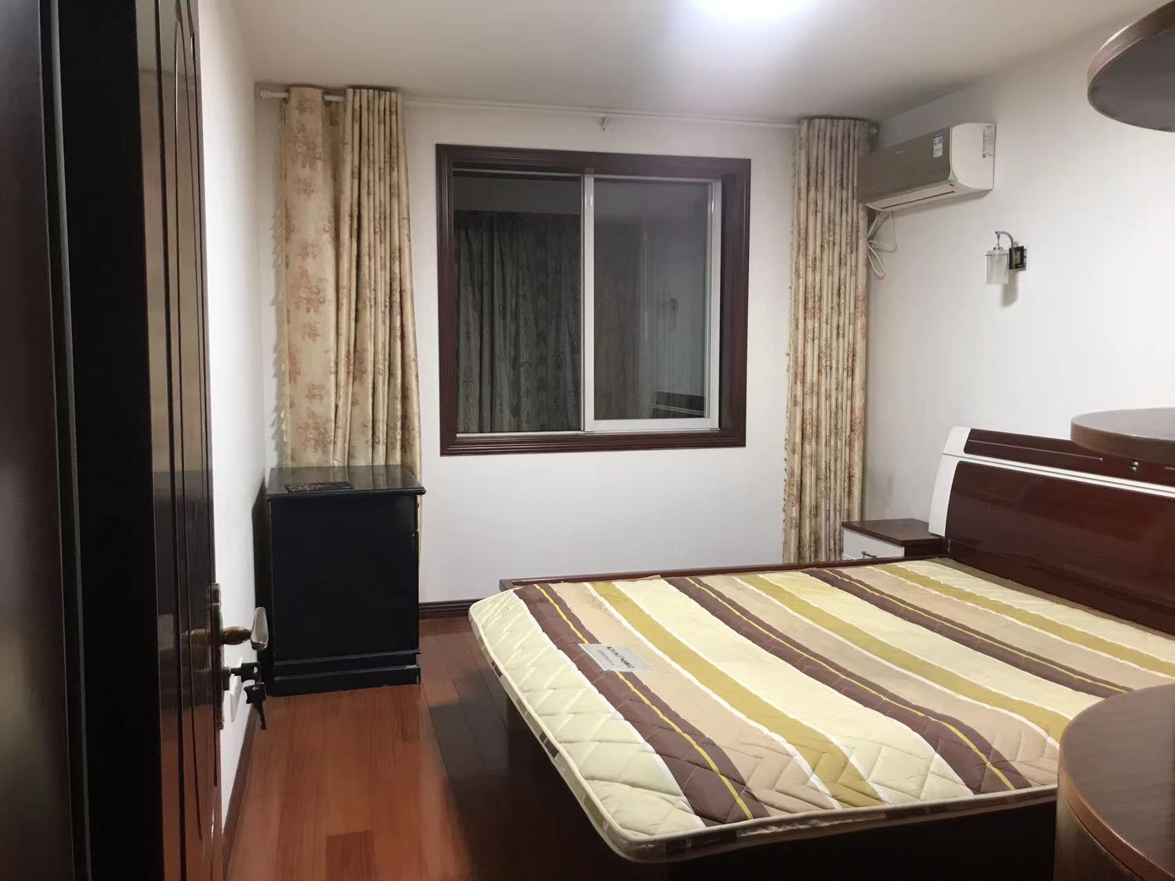 锦绣花园 3室2厅1卫 133.00m&sup2;