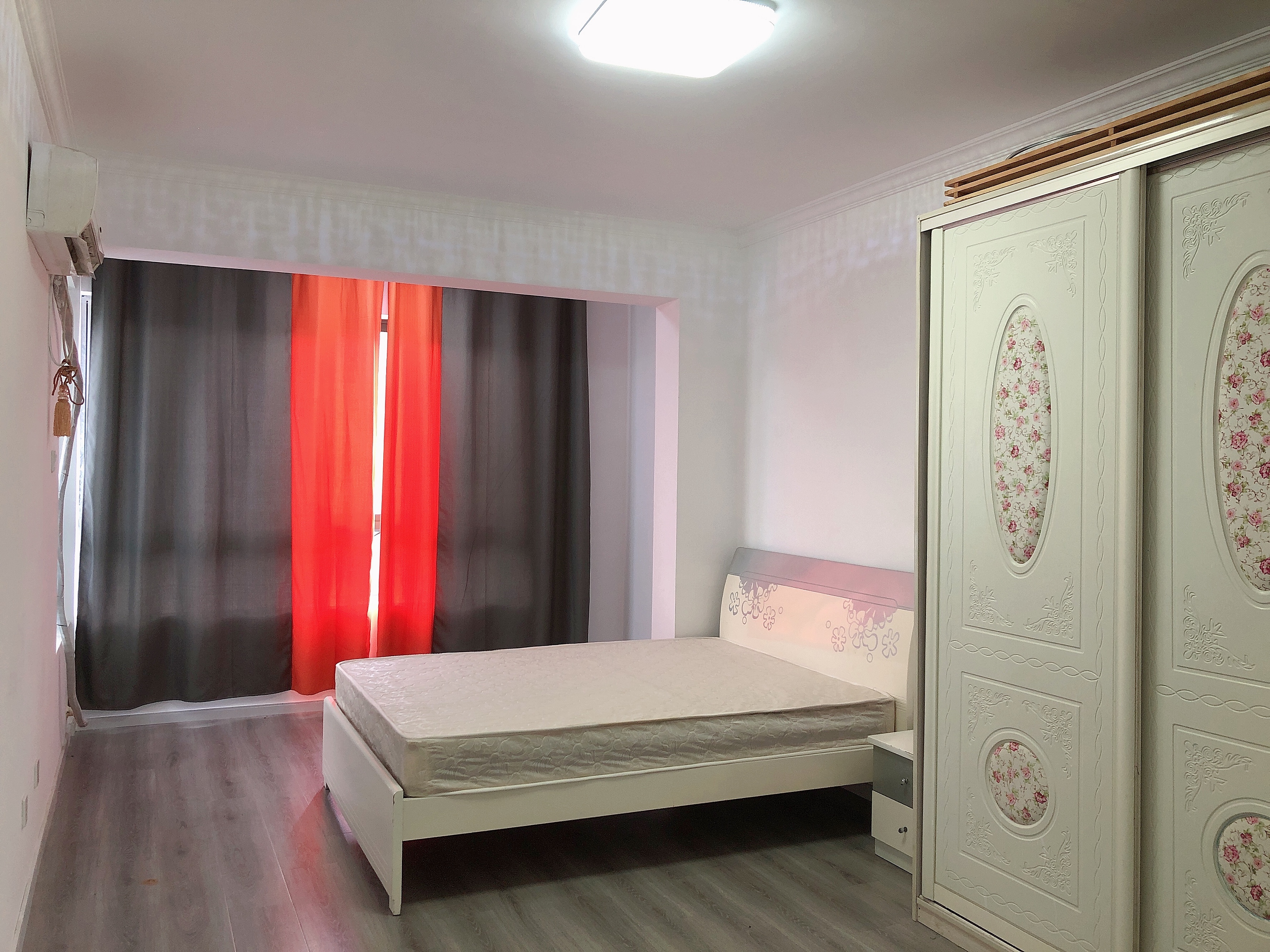 南方公寓 3室2厅1卫 120.00m&sup2;