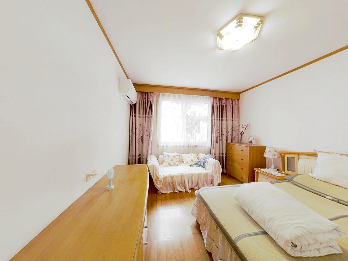 光明东村 3室2厅1卫 117m&sup2;