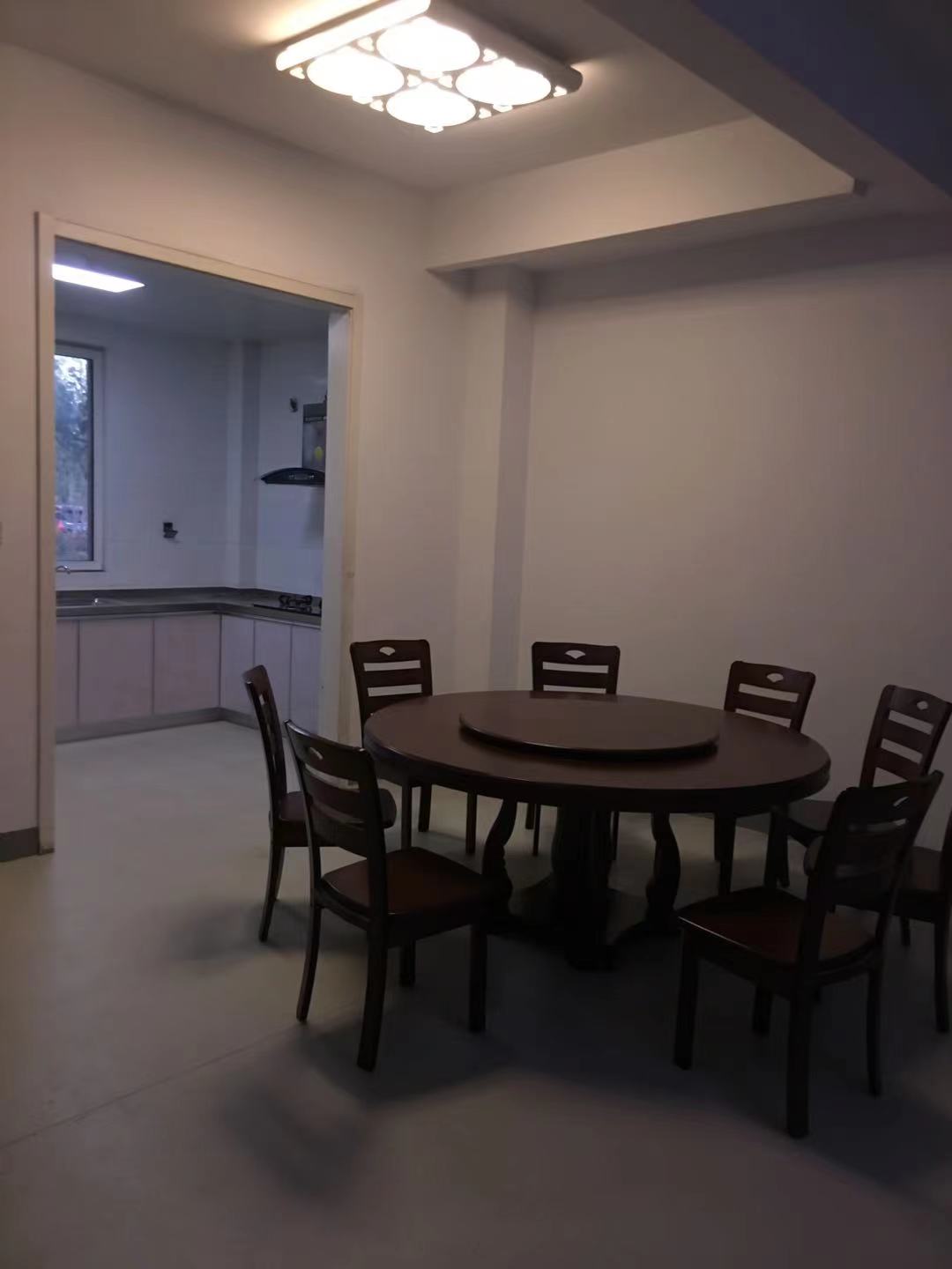 金科廊桥水岸 5室3厅3卫 240m²