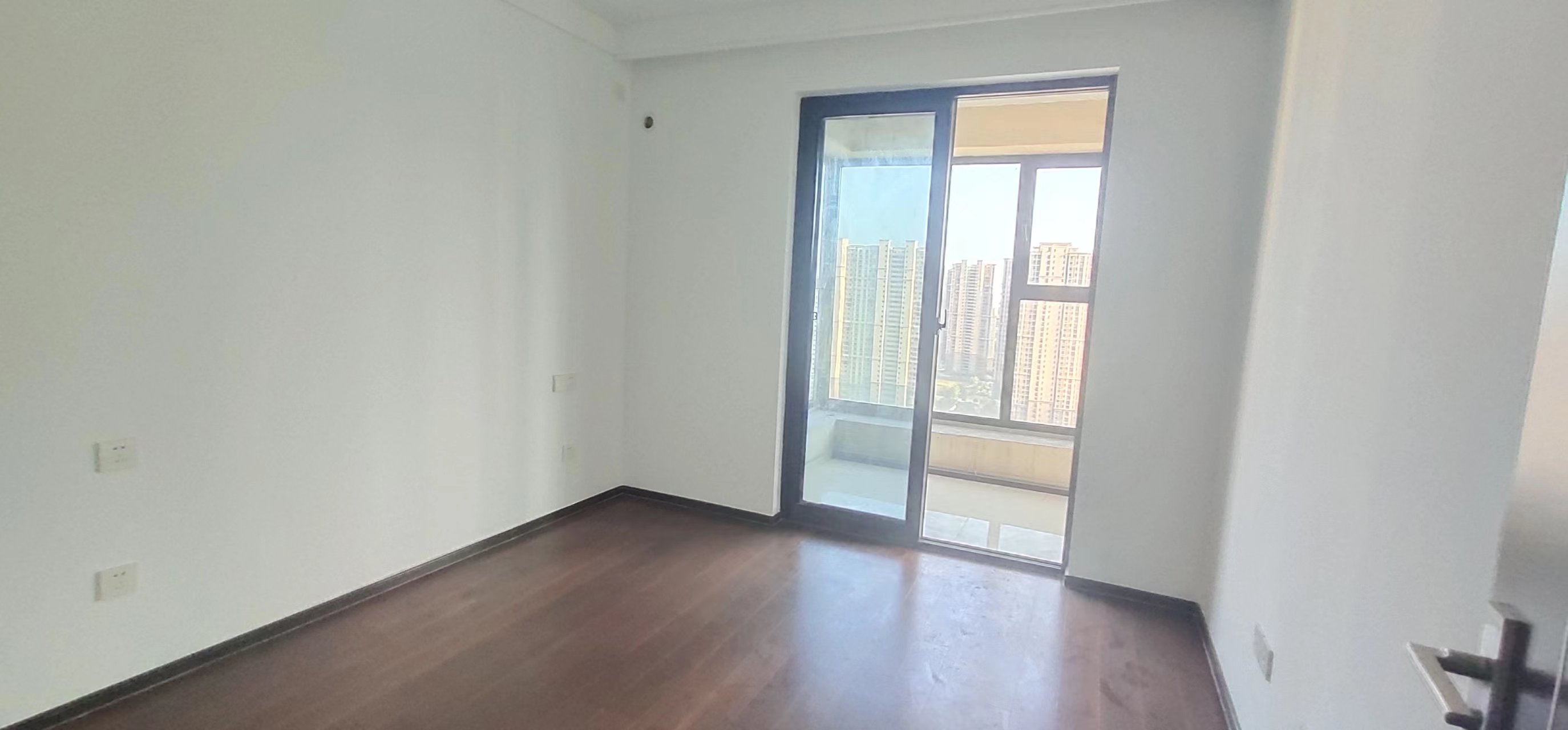 云樾东方 3室2厅2卫 135m&sup2;