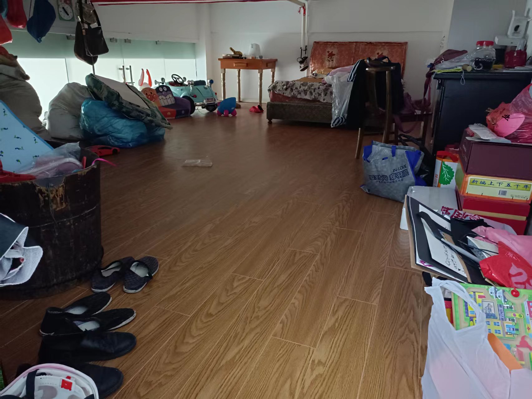 鸿运大厦 2室0厅0卫 106m²