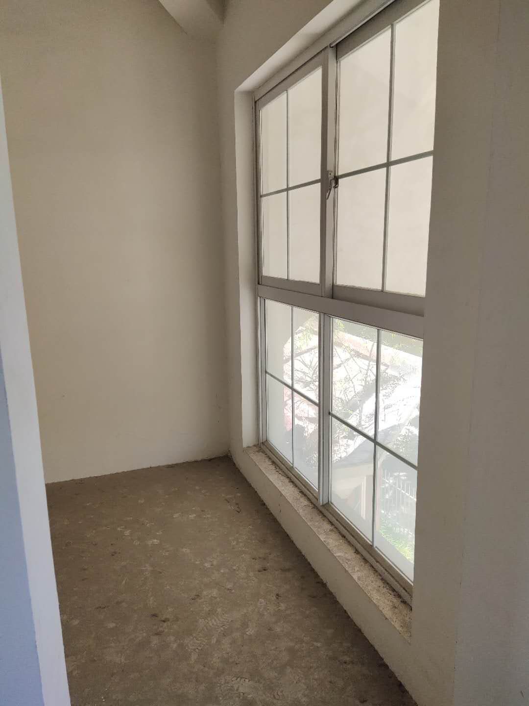 东郊庄园 4室2厅2卫 328m&sup2;