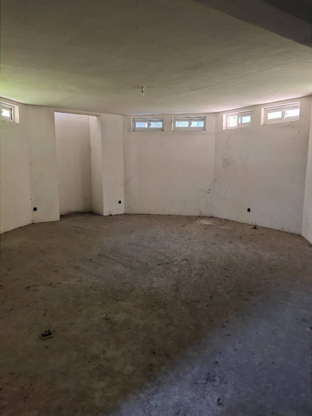 东郊庄园 4室2厅2卫 328m&sup2;