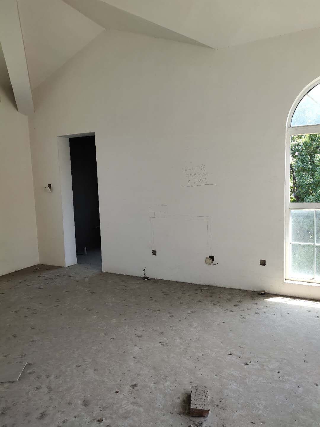 东郊庄园 4室2厅2卫 328m&sup2;