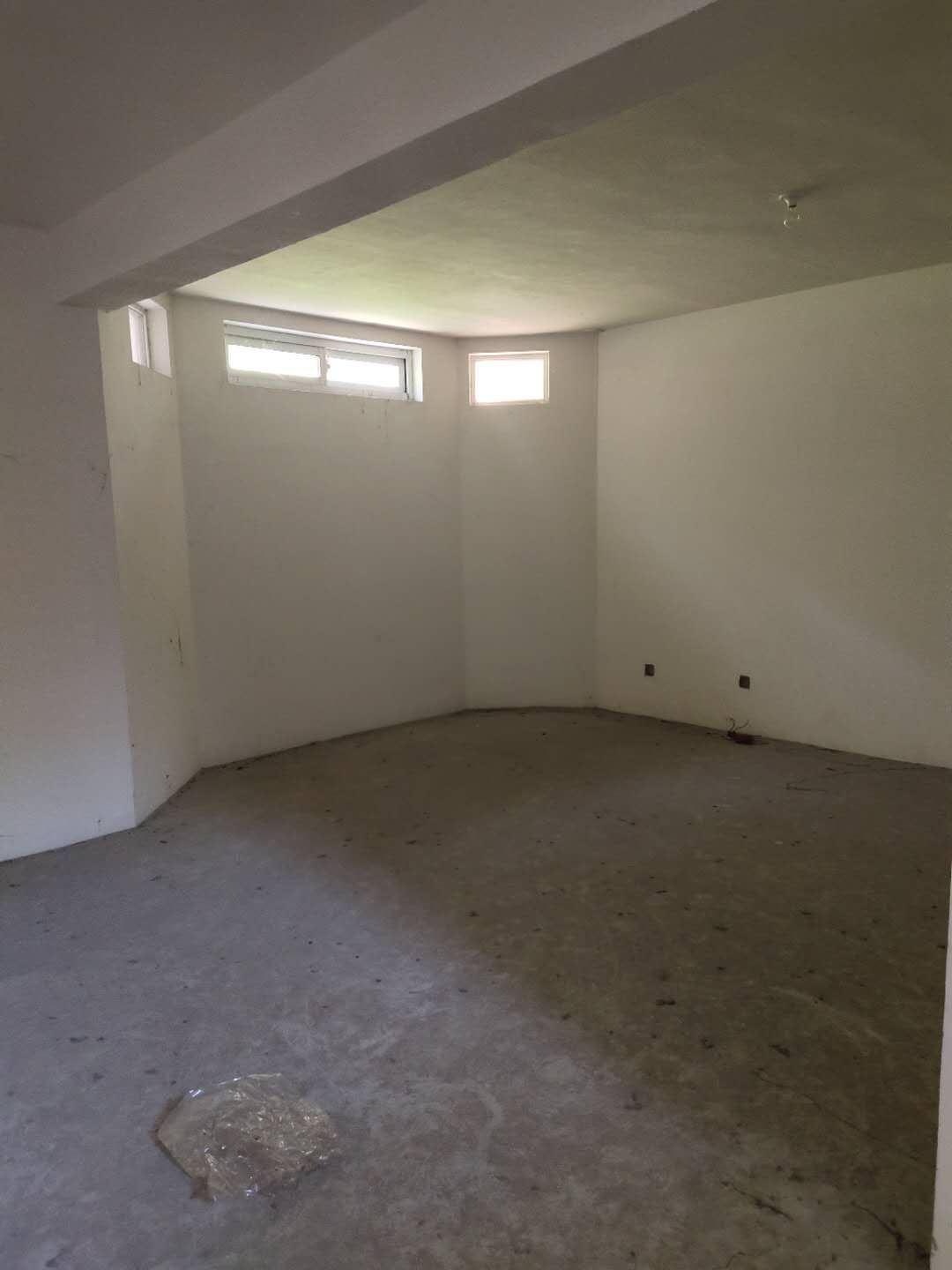 东郊庄园 4室2厅2卫 328m&sup2;