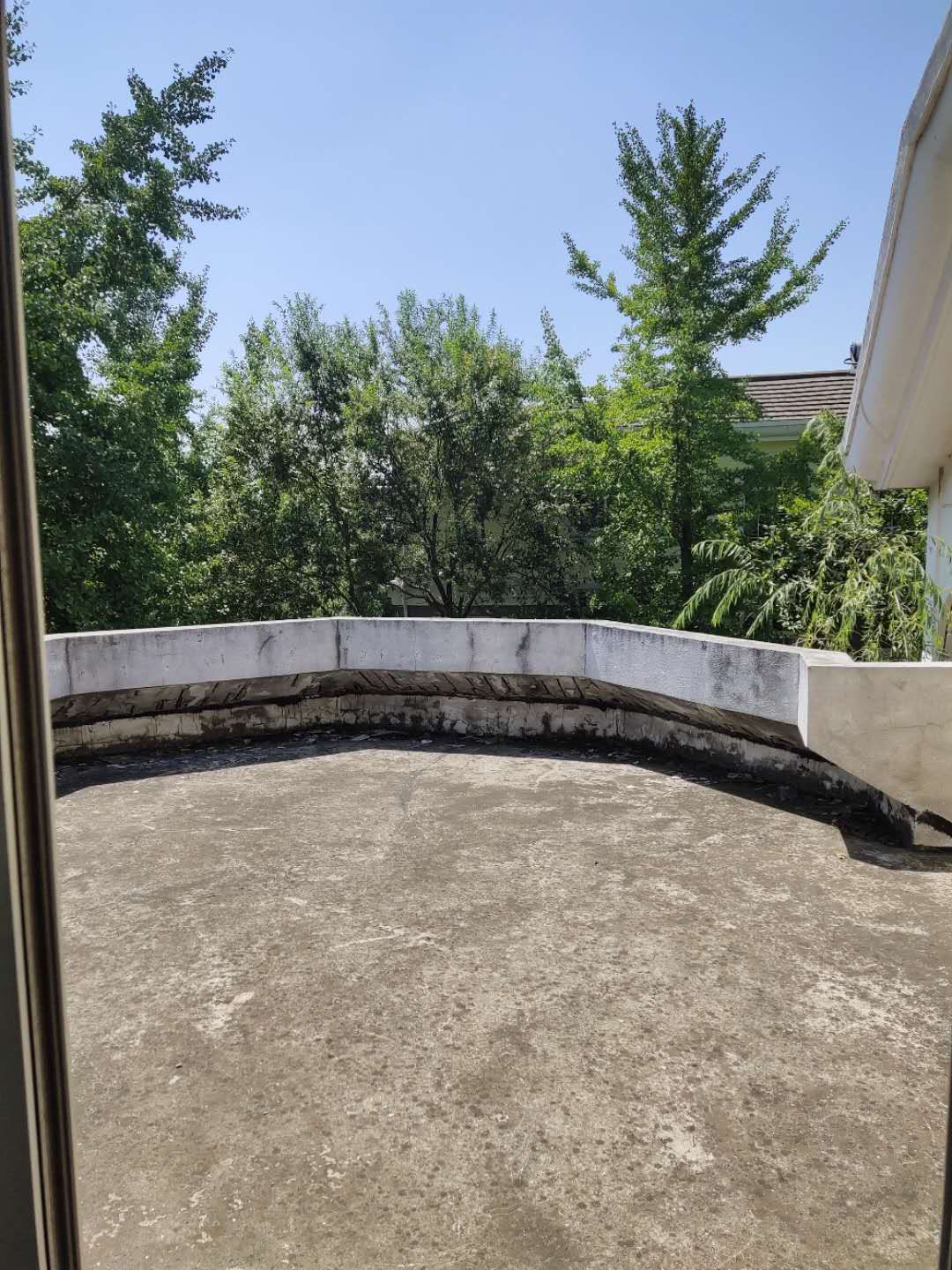 东郊庄园 4室2厅2卫 328m&sup2;