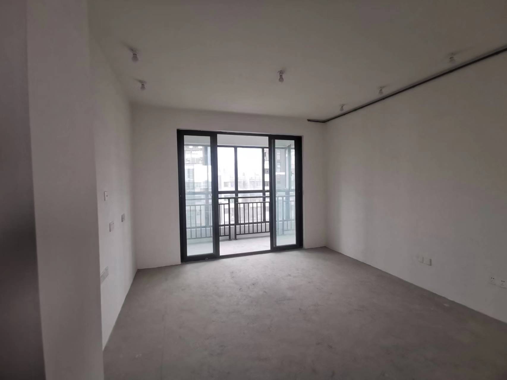 财富商城 1室1厅1卫 32m²