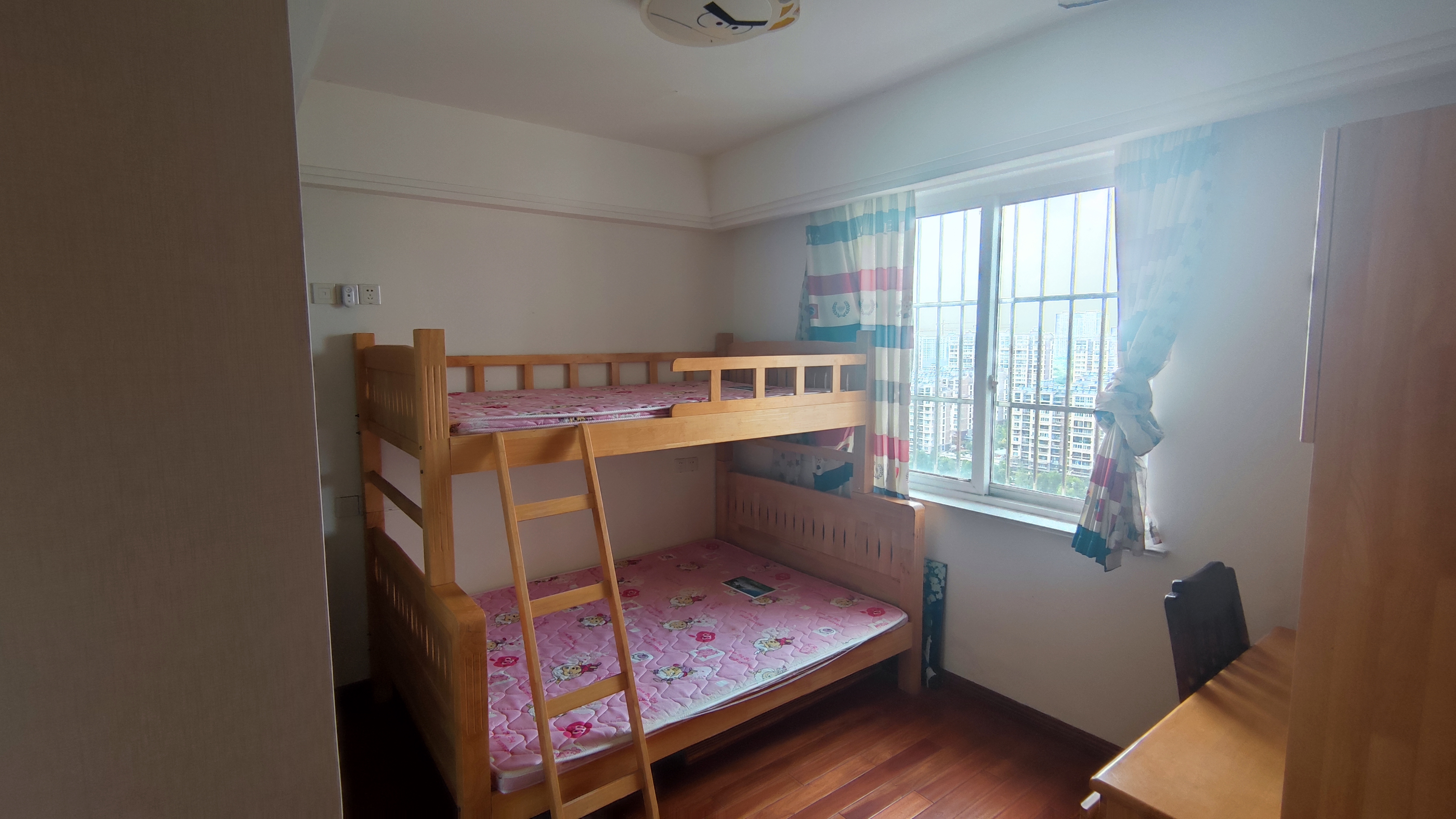 盛唐公寓 4室2厅2卫 80.00m&sup2;