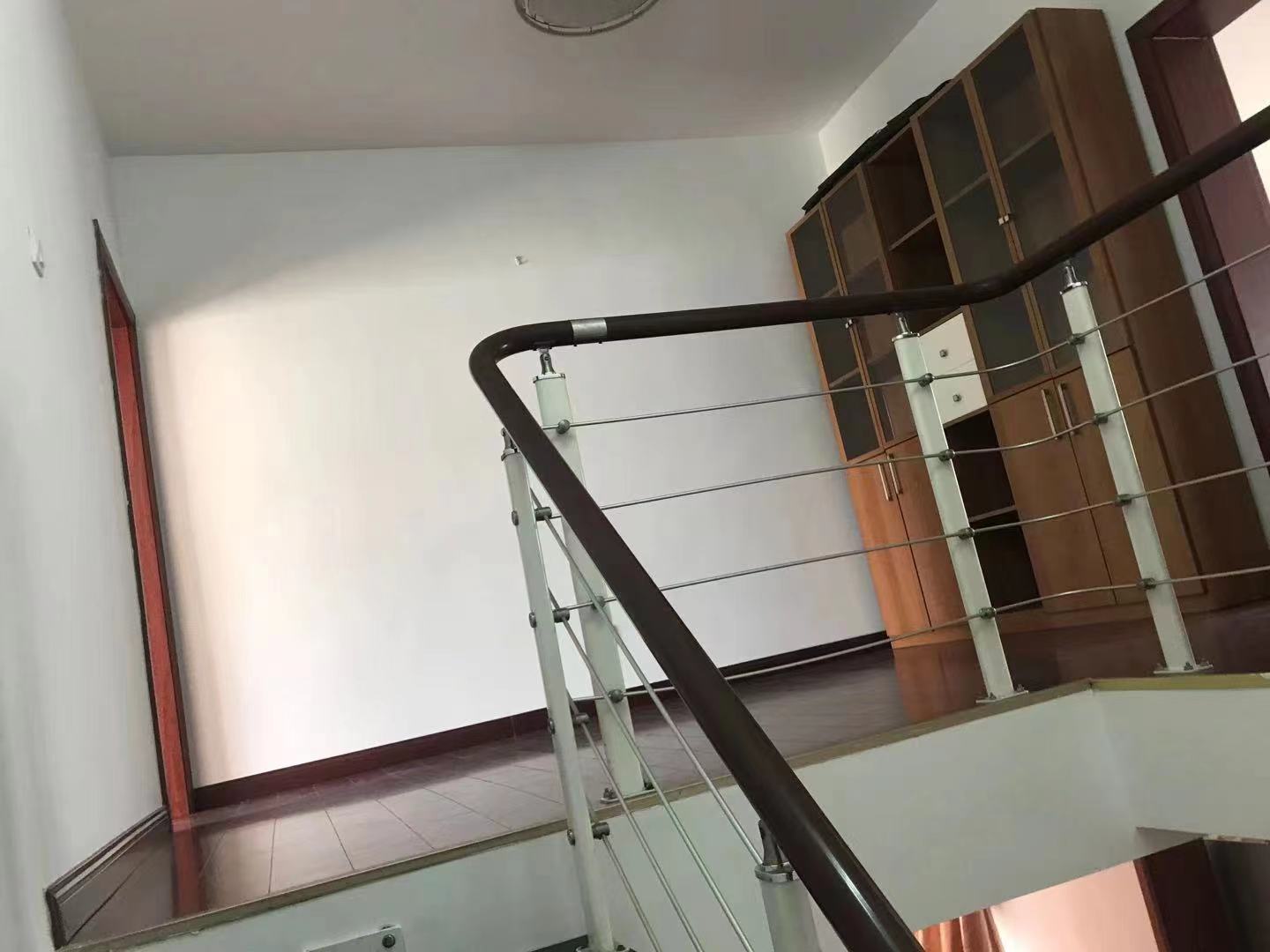 锦安花园一期 3室2厅1卫 120m²