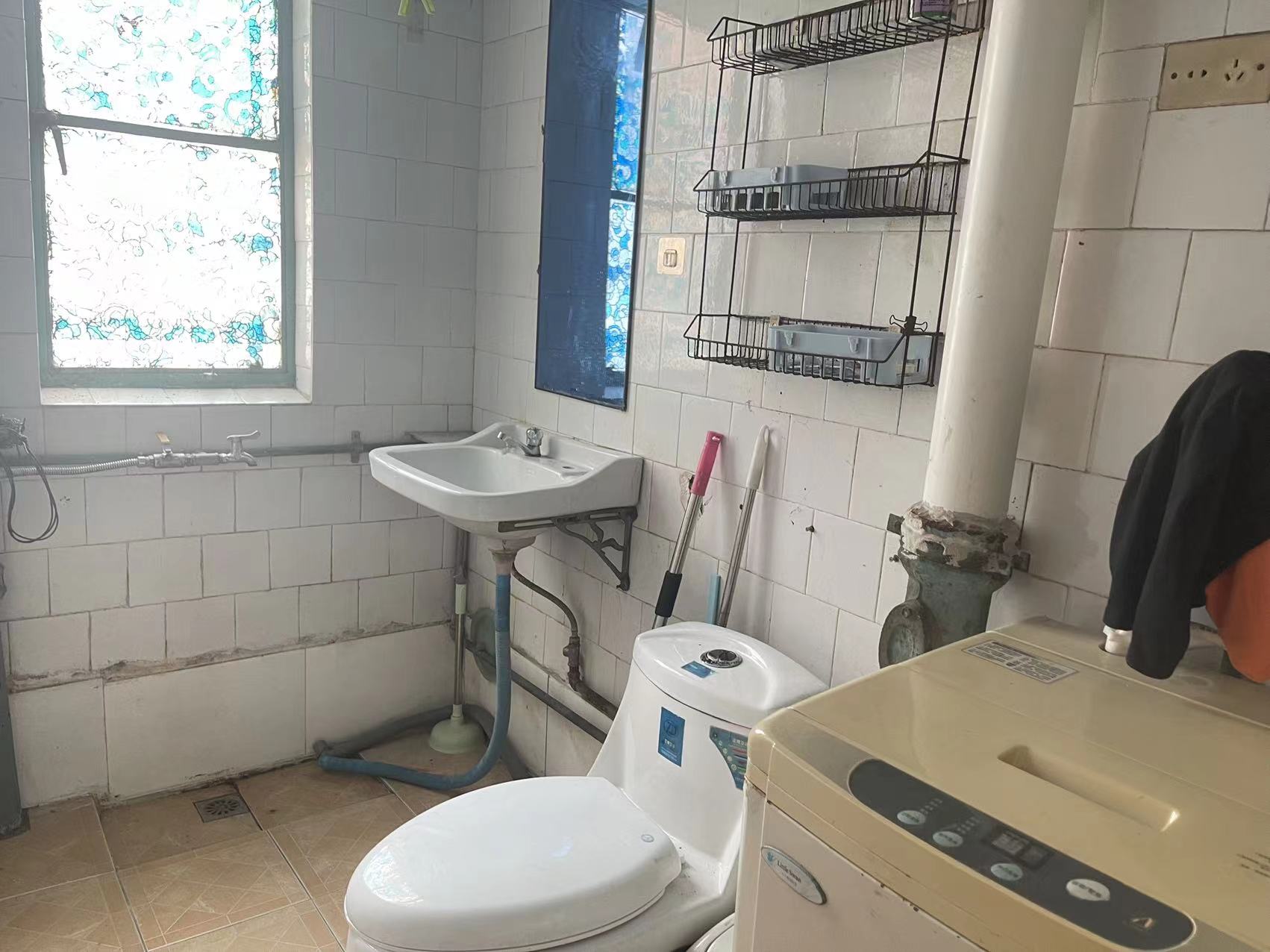 虹桥新村(朝霞路) 2室1厅1卫 67m&sup2;