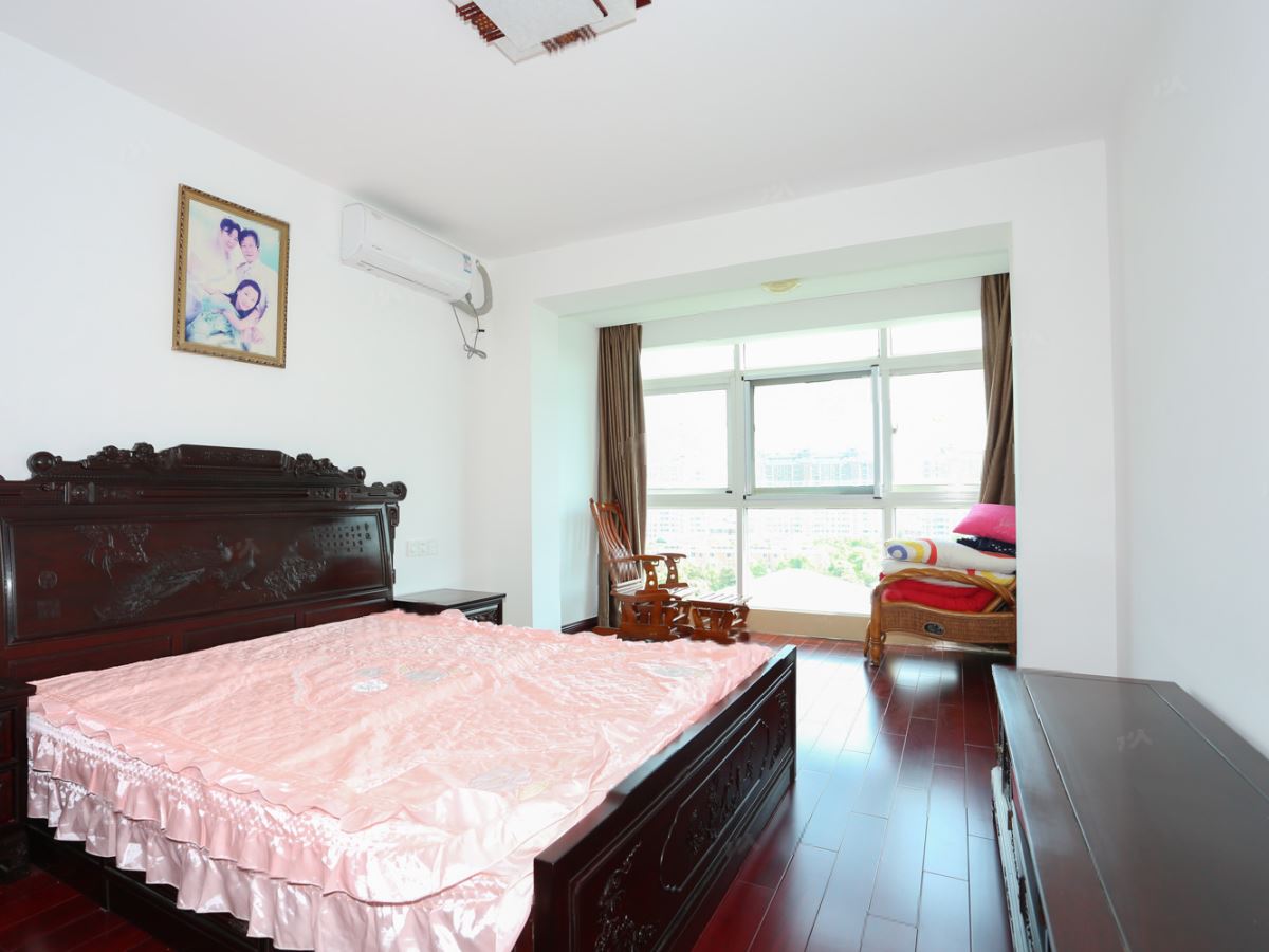 天安花园 10室2厅2卫 401.00m&sup2;