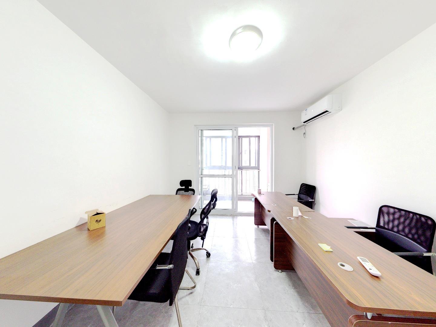 陆洪小镇街区 1室1厅1卫 60m&sup2;