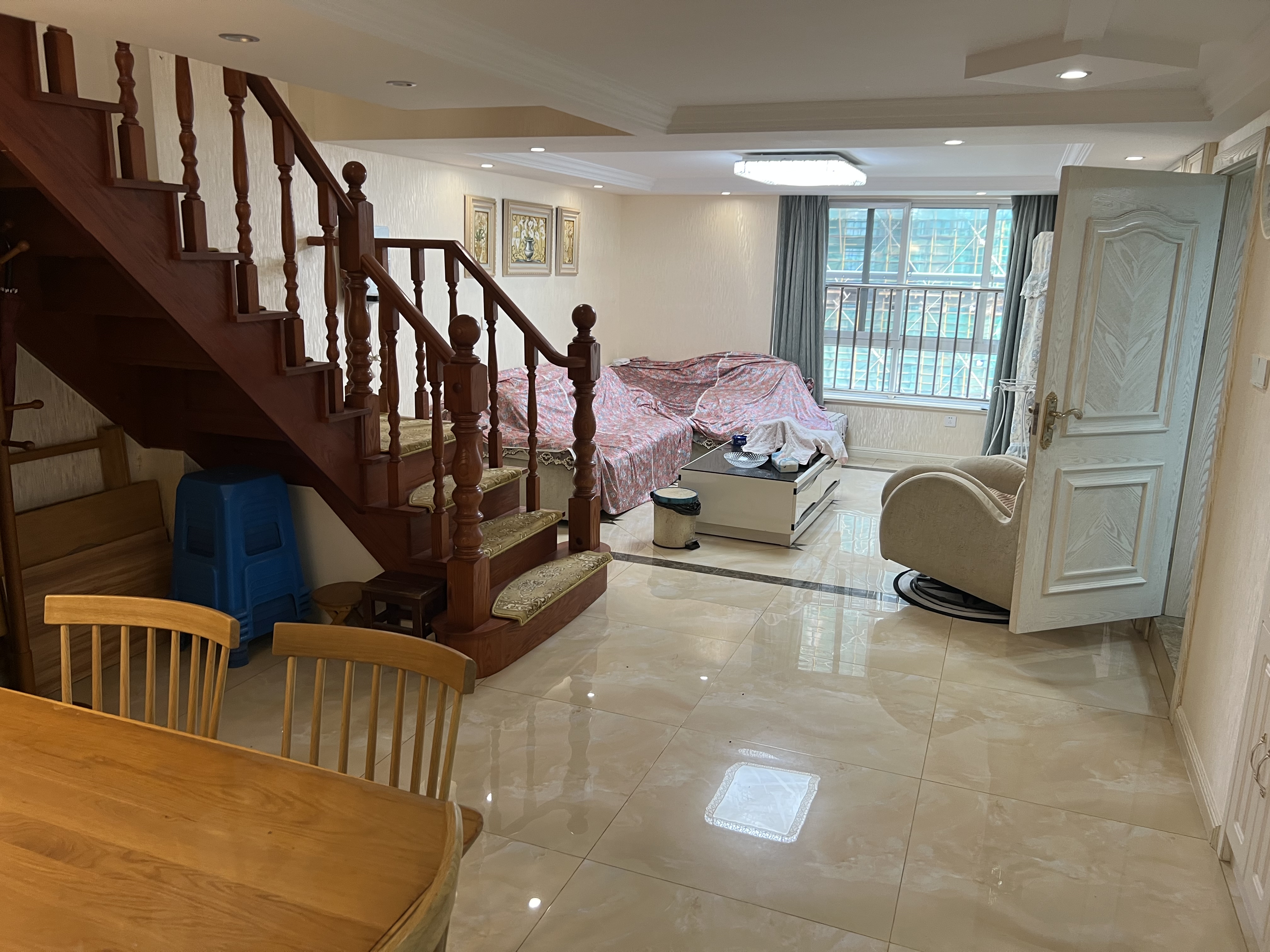 纽约时代 3室2厅221卫 60.00m&sup2;