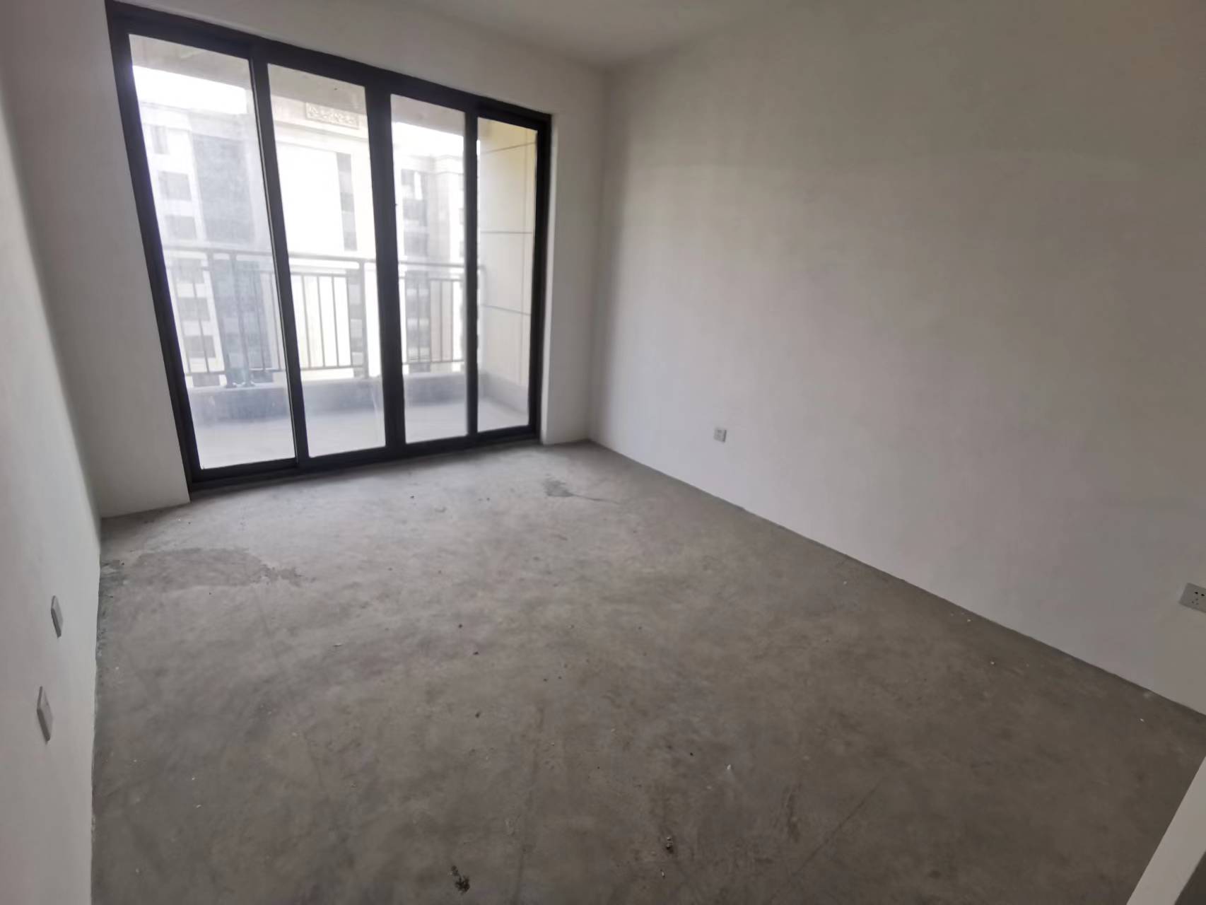 皇家花园北区 3室2厅1卫 120m&sup2;