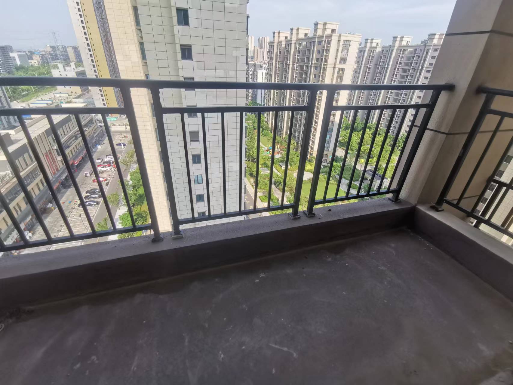 皇家花园北区 3室2厅1卫 120m&sup2;