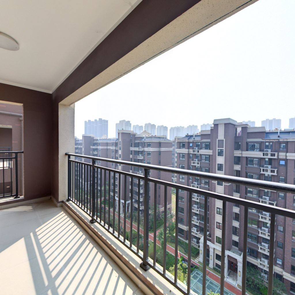 林肯公园 4室2厅2卫 122m&sup2;