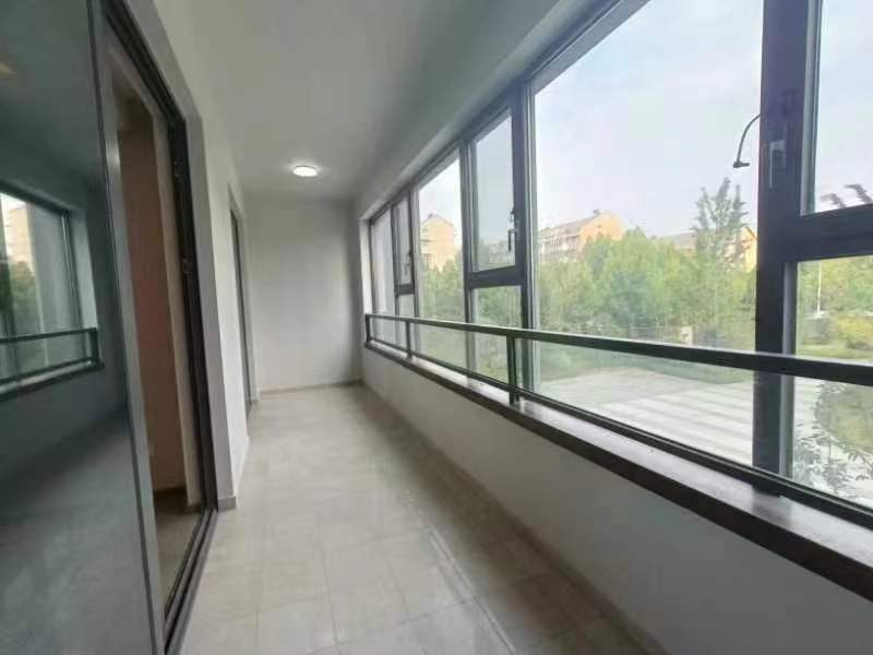 绿城&middot;晓风印月 3室2厅2卫 130m&sup2;