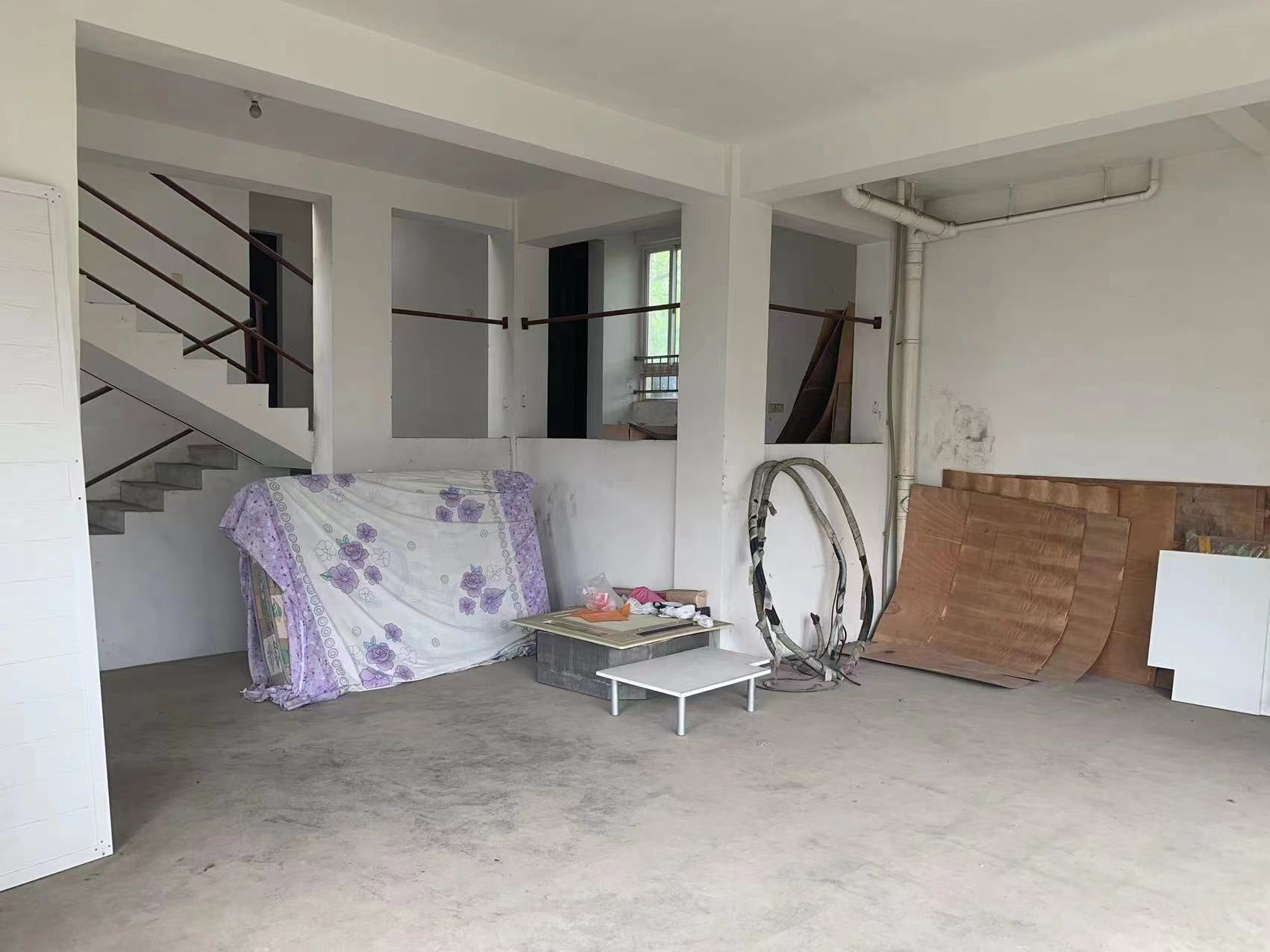 旭日山庄 4室2厅3卫 250.00m&sup2;