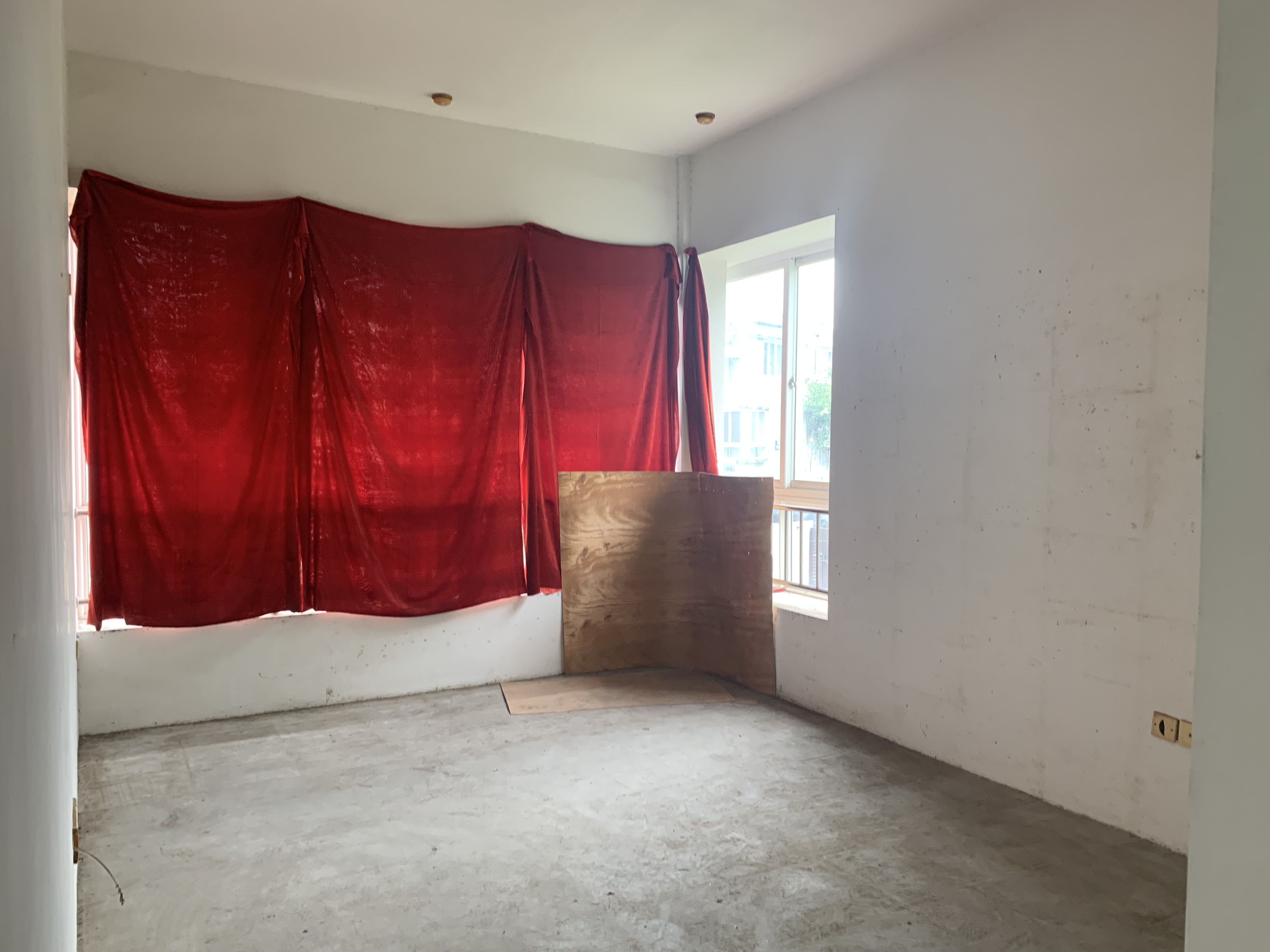旭日山庄 4室2厅3卫 250.00m&sup2;