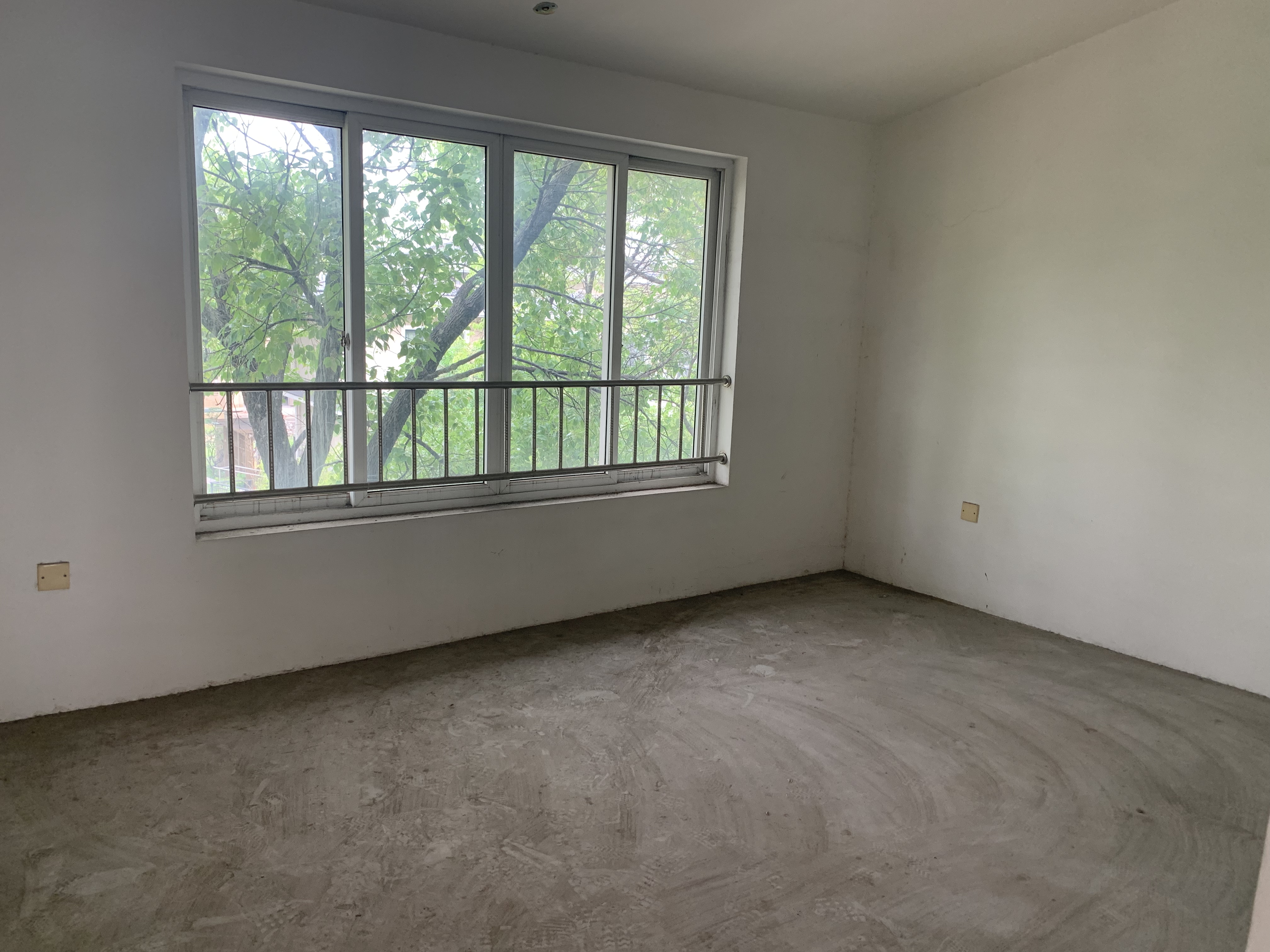 旭日山庄 4室2厅3卫 250.00m&sup2;