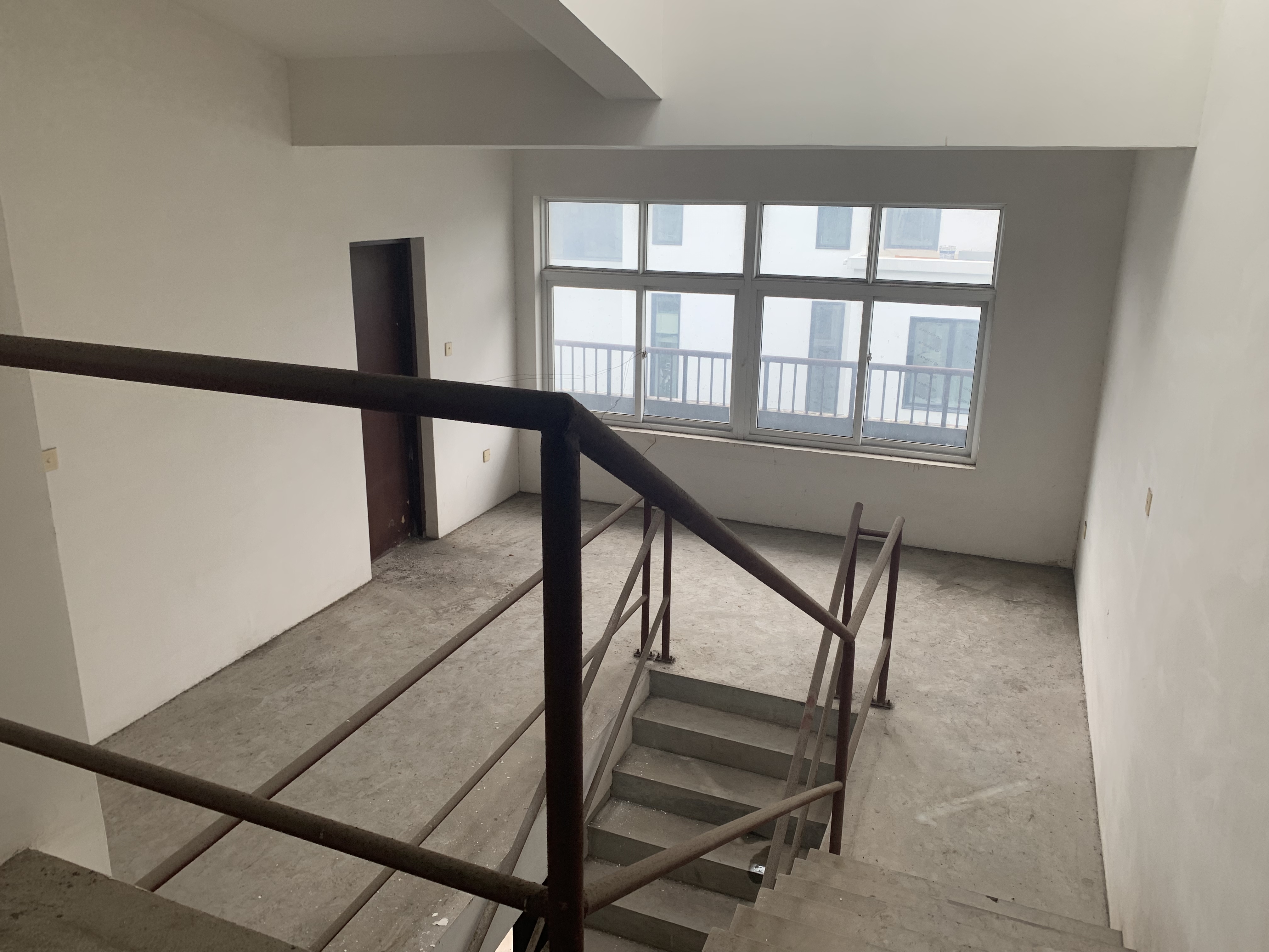 旭日山庄 4室2厅3卫 250.00m&sup2;