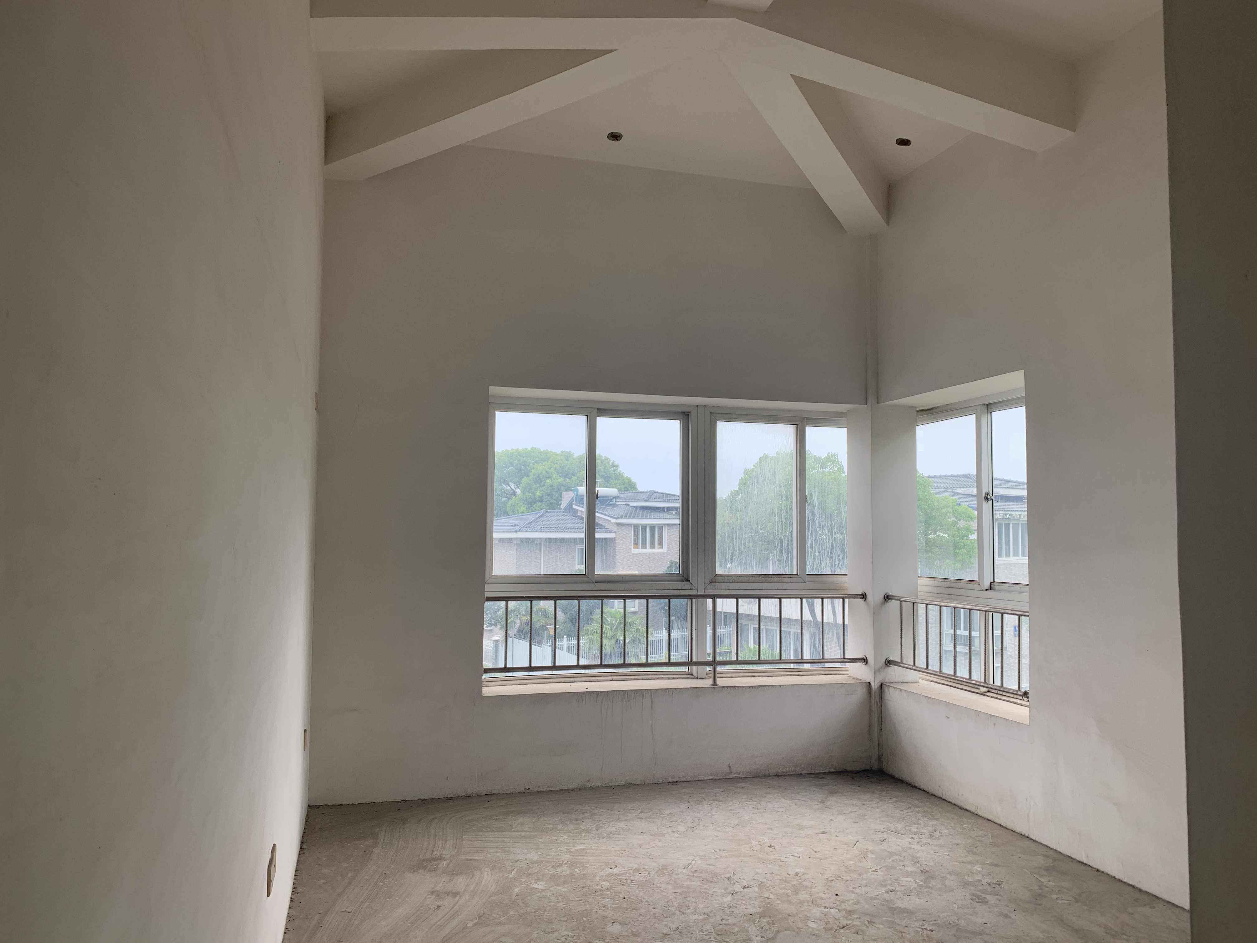旭日山庄 4室2厅3卫 250.00m&sup2;