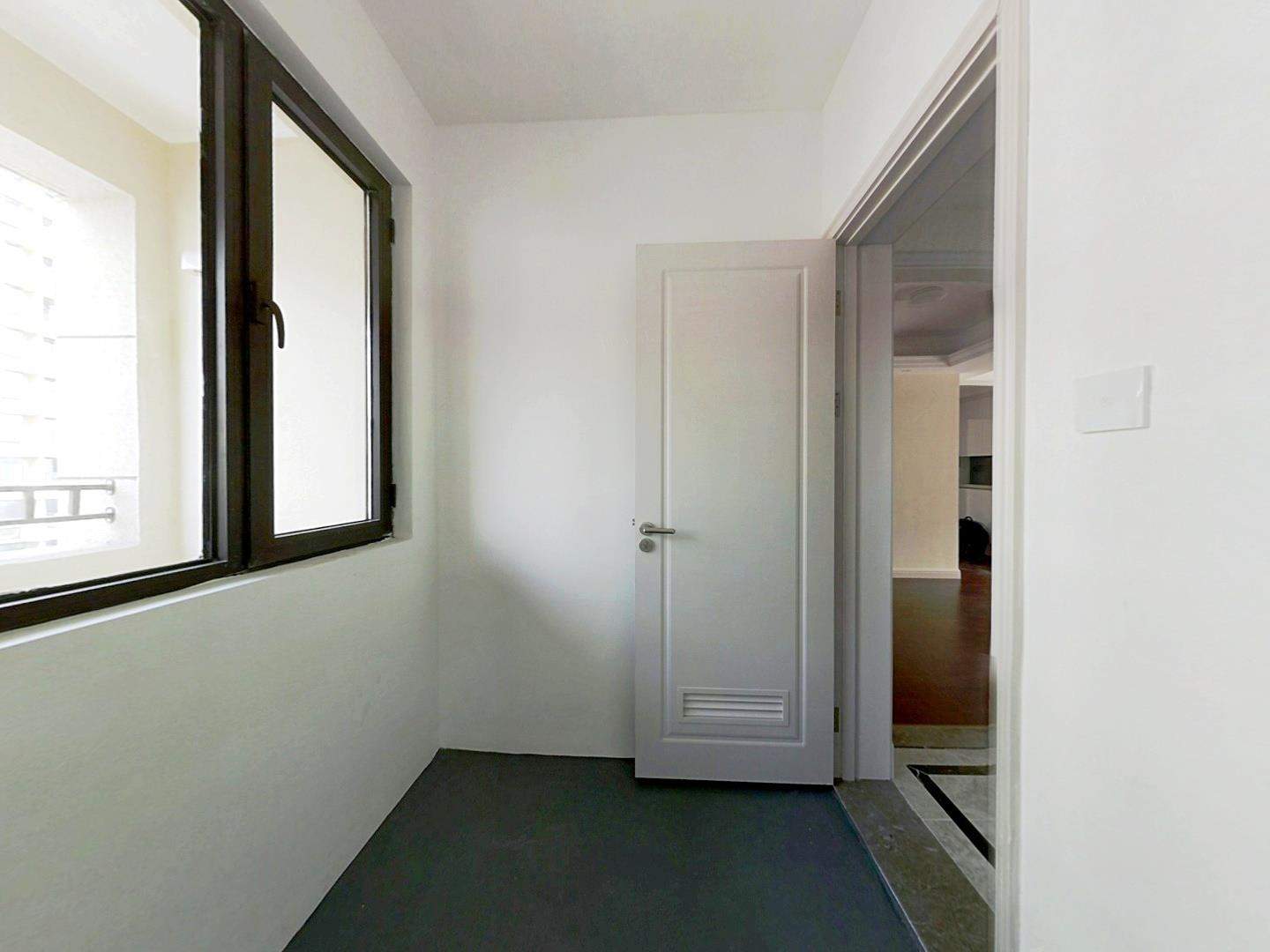 汇富花苑 3室1厅1卫 138m&sup2;