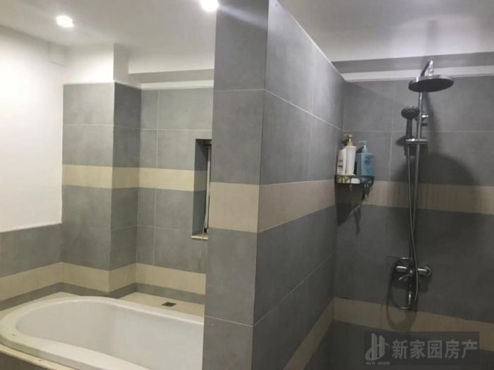 天安花园 4室2厅3卫230.00m&sup2;