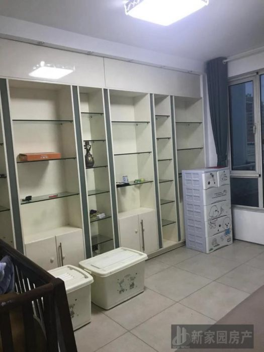 天安花园 4室2厅3卫230.00m&sup2;