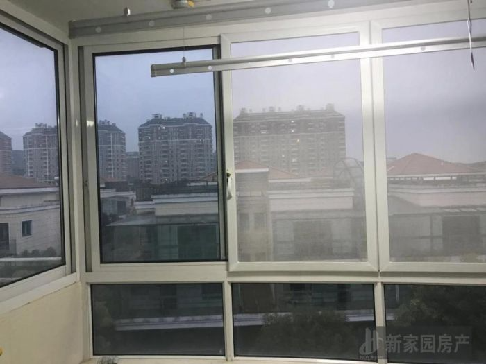 天安花园 4室2厅3卫230.00m&sup2;