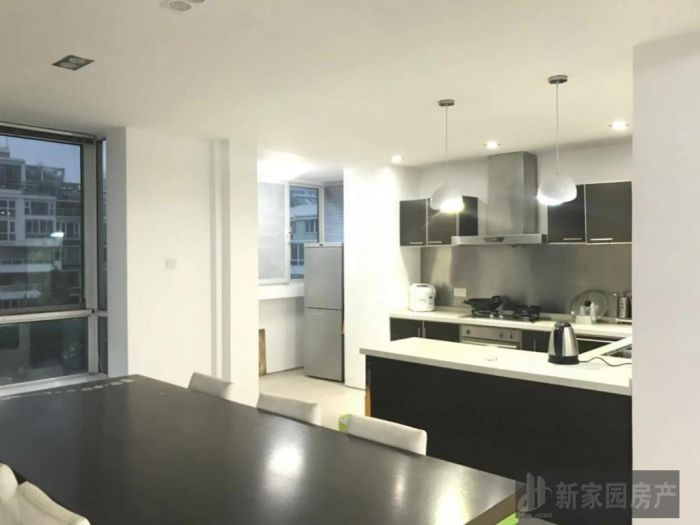天安花园 4室2厅3卫230.00m&sup2;