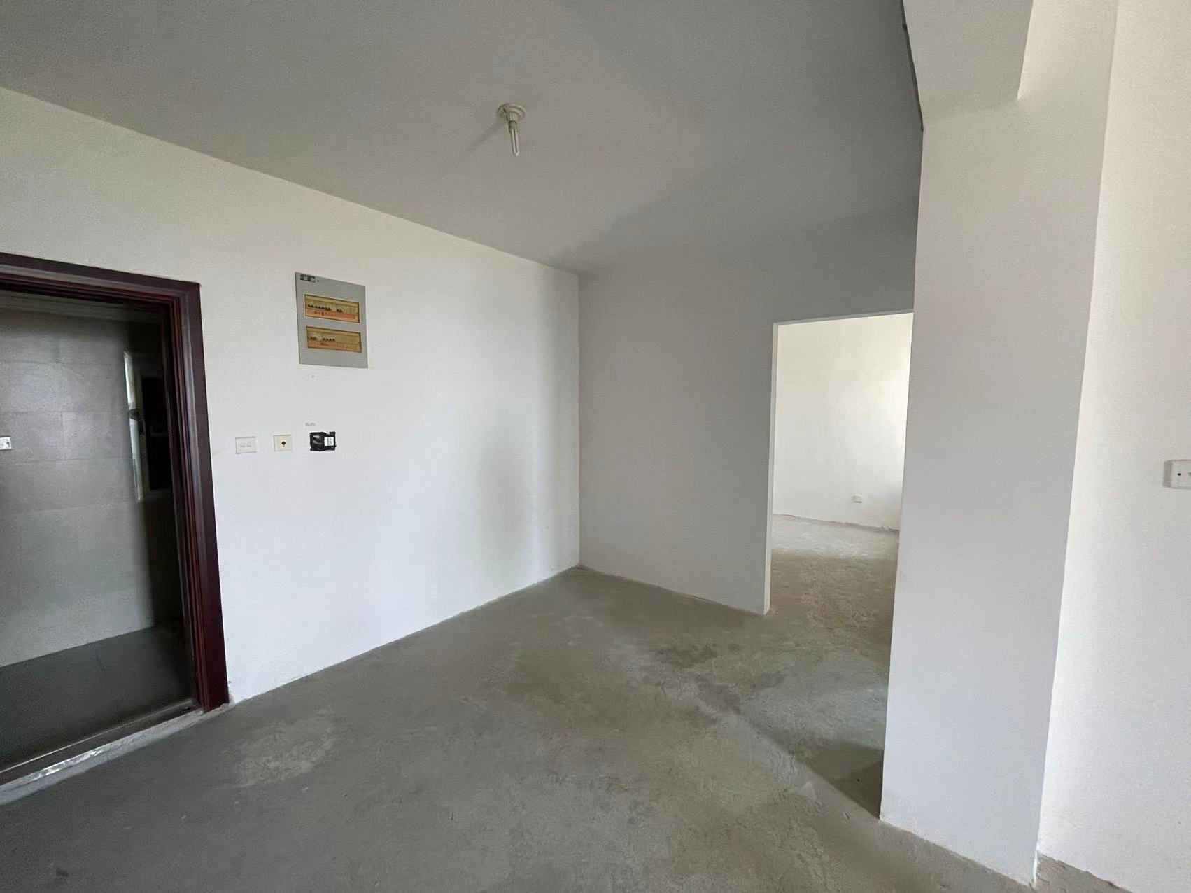 华强城 2室2厅1卫 86m²