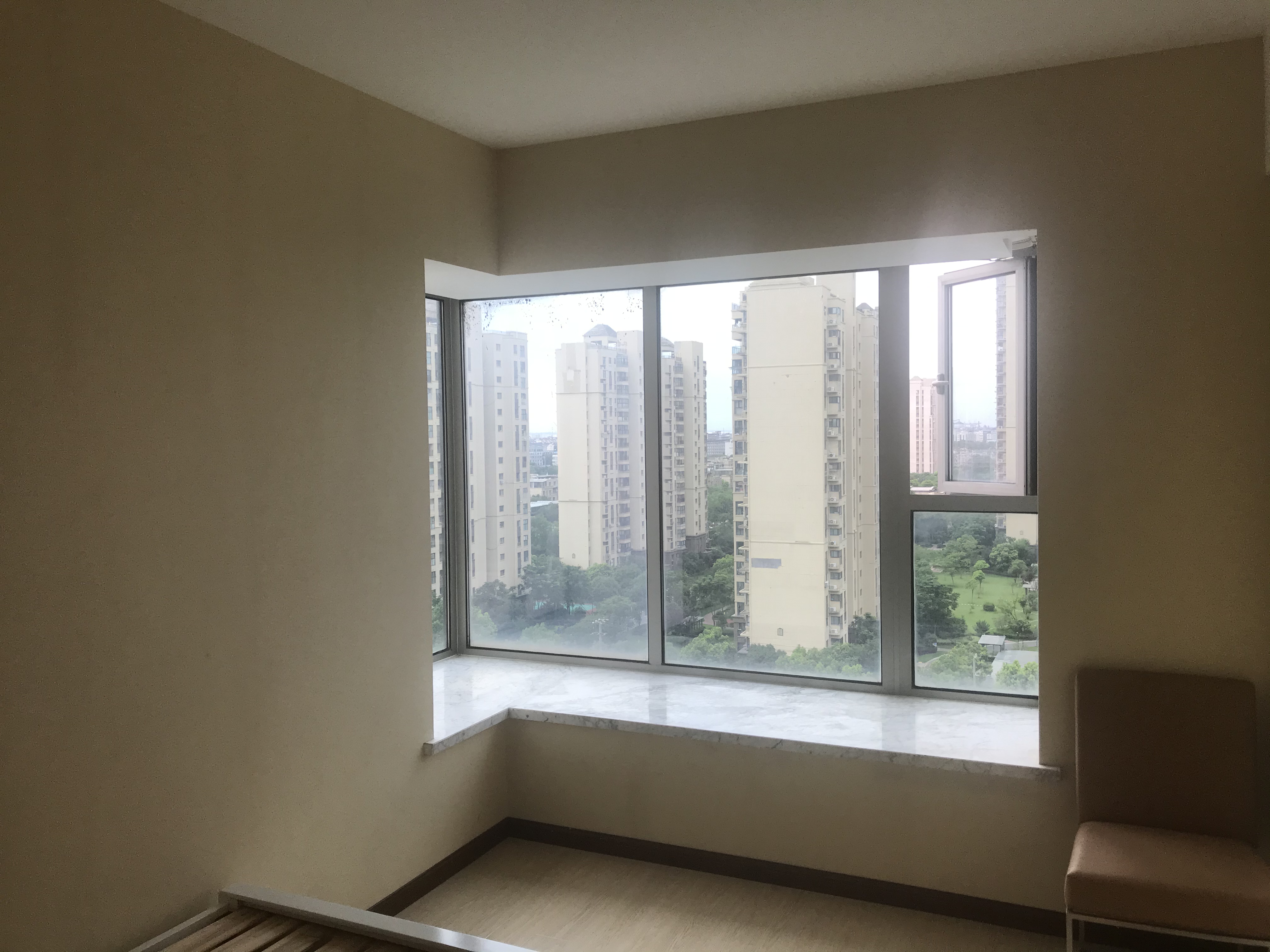 润华国际中心 3室2厅2卫 120m&sup2;