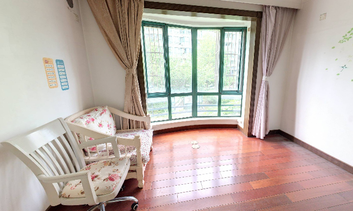 凤凰莱茵苑 3室2厅2卫 136.22m&sup2;