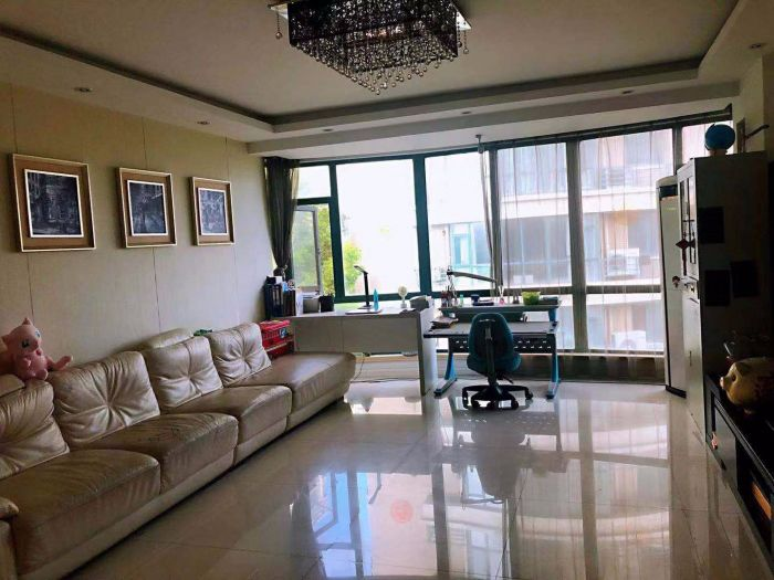 凤凰莱茵苑 4室2厅2卫 162m&sup2;